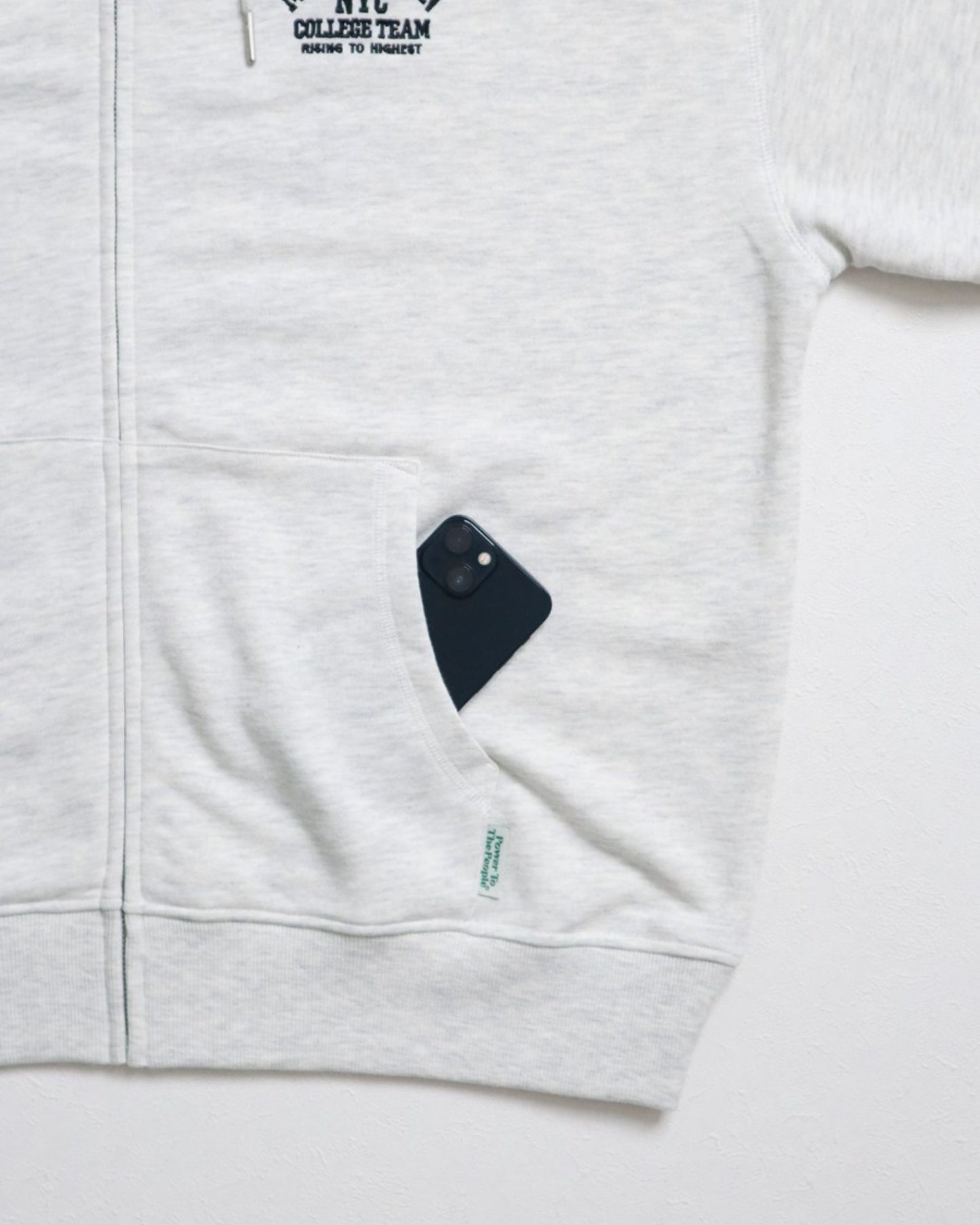 タイガーロゴZIPパーカー