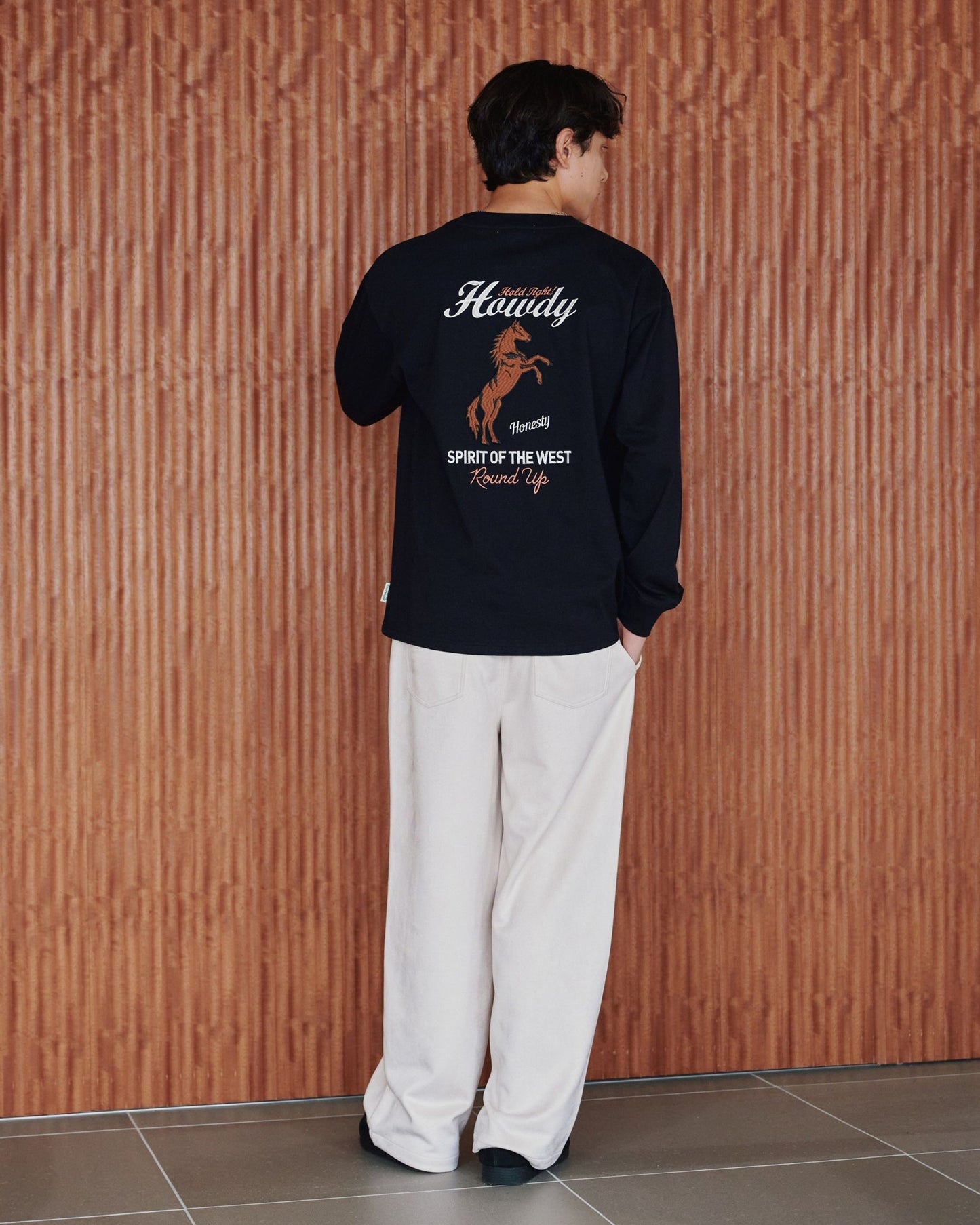 馬刺繍ロゴロンT