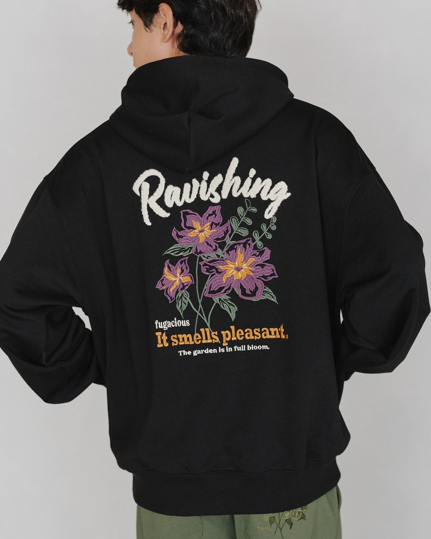 フラワー刺繍パーカー