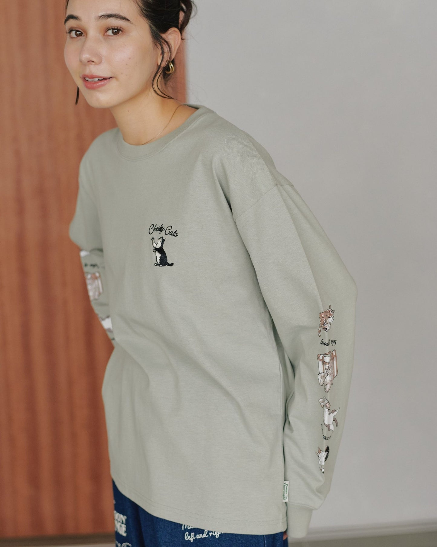 ネコ袖プリントロンT