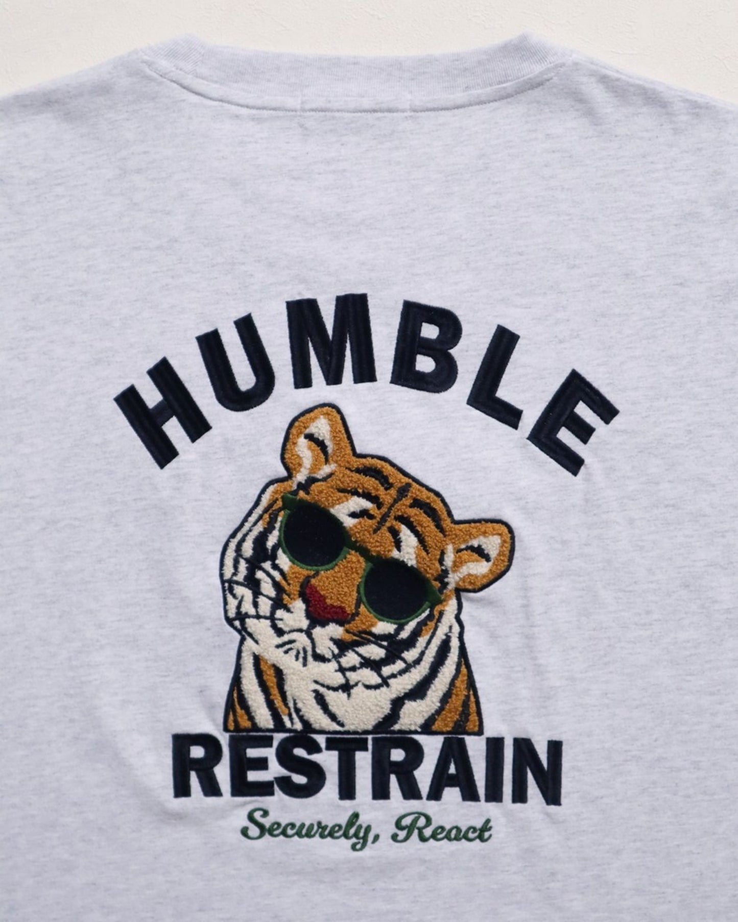 タイガー刺繍ロンT