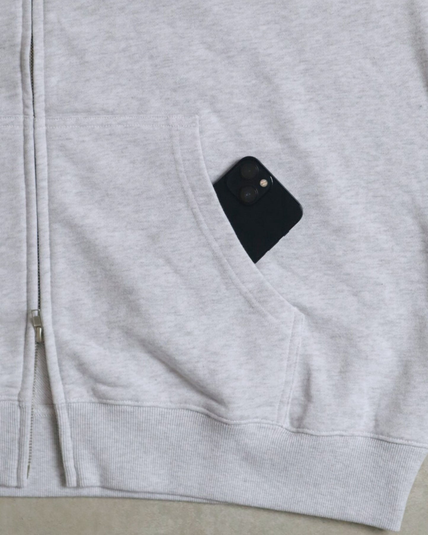 【スポンジ・ボブコラボ】 Logo ZIP PK / ストリートグラフィックZIPパーカー