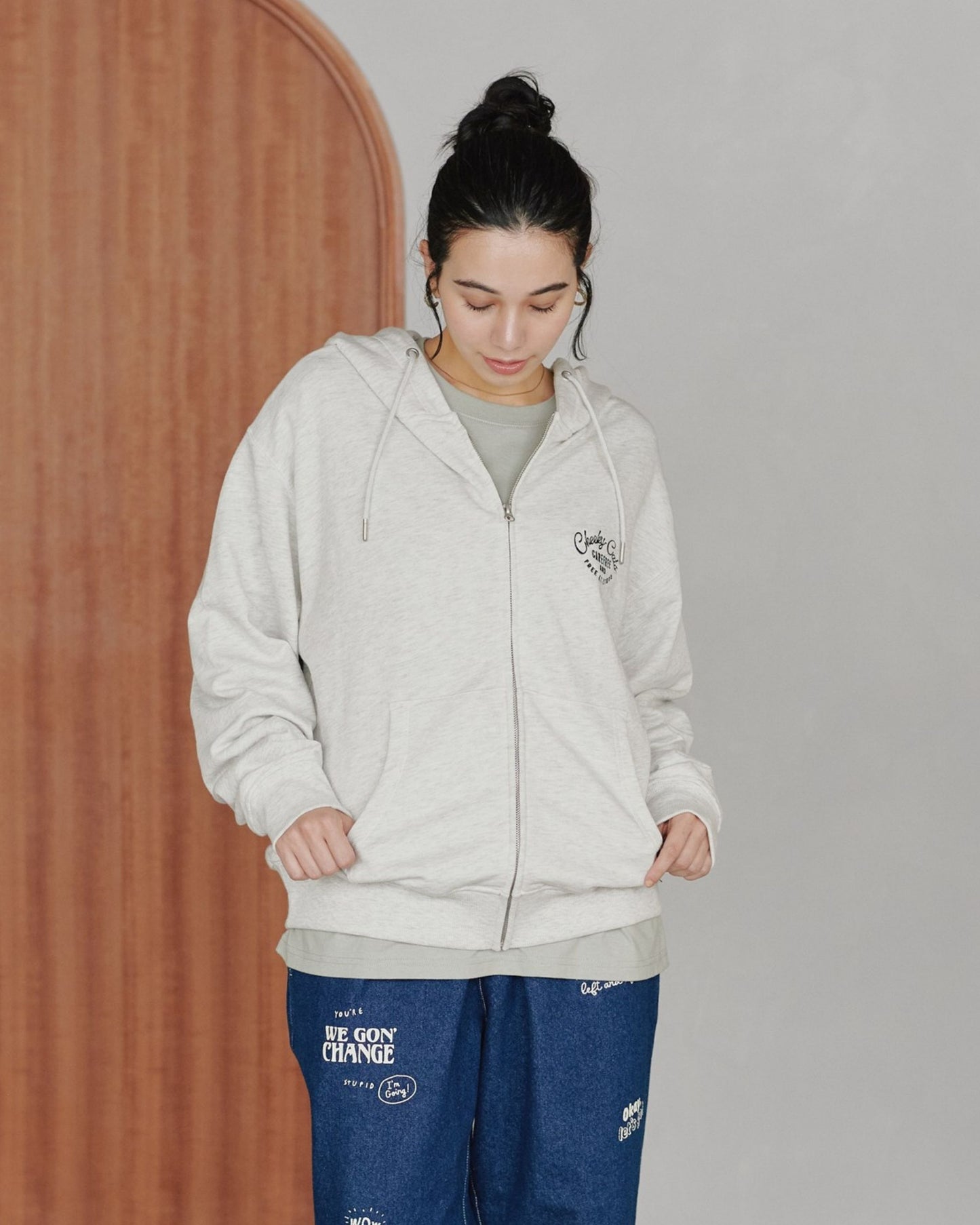 ネコ柄ZIPパーカー