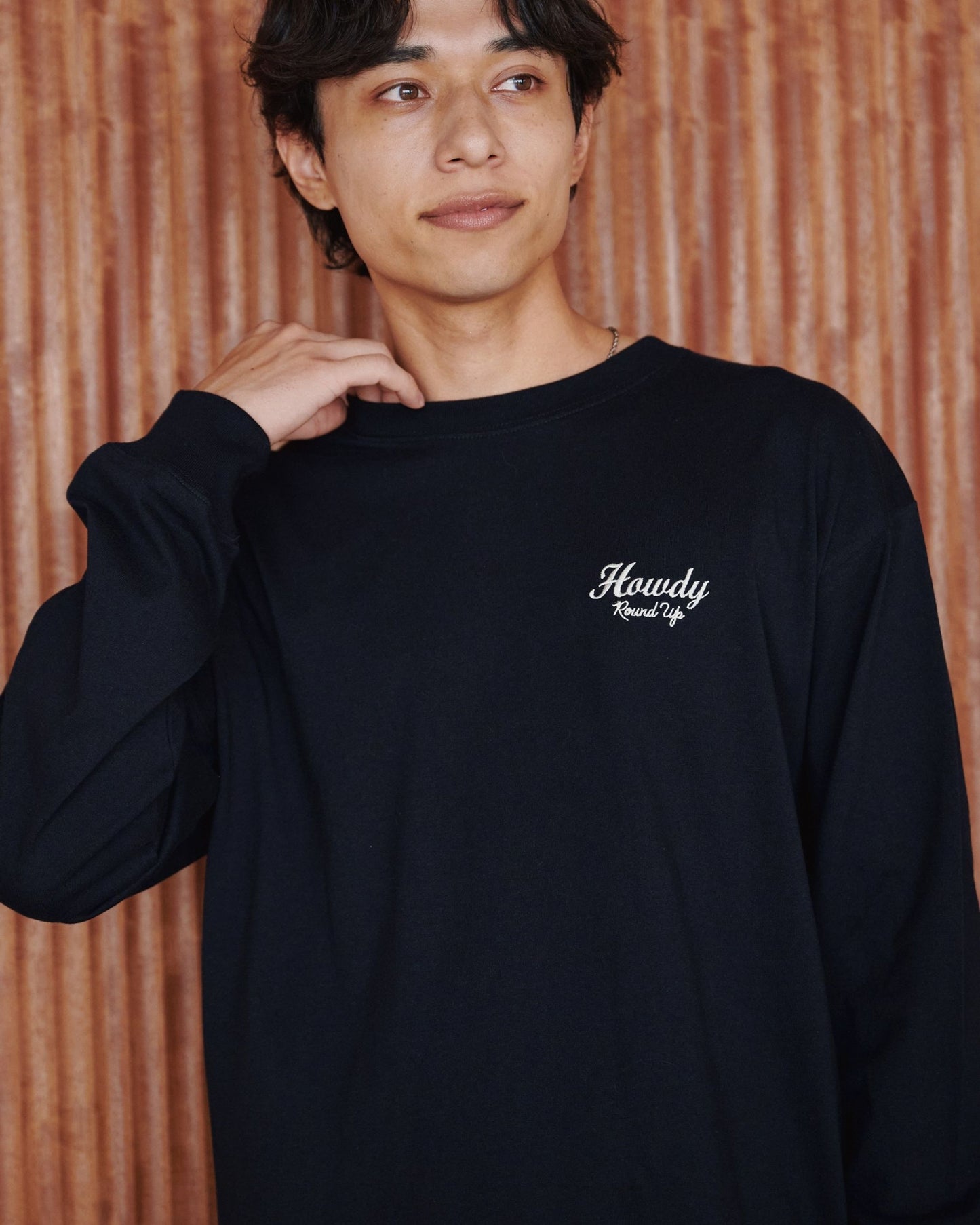 馬刺繍ロゴロンT