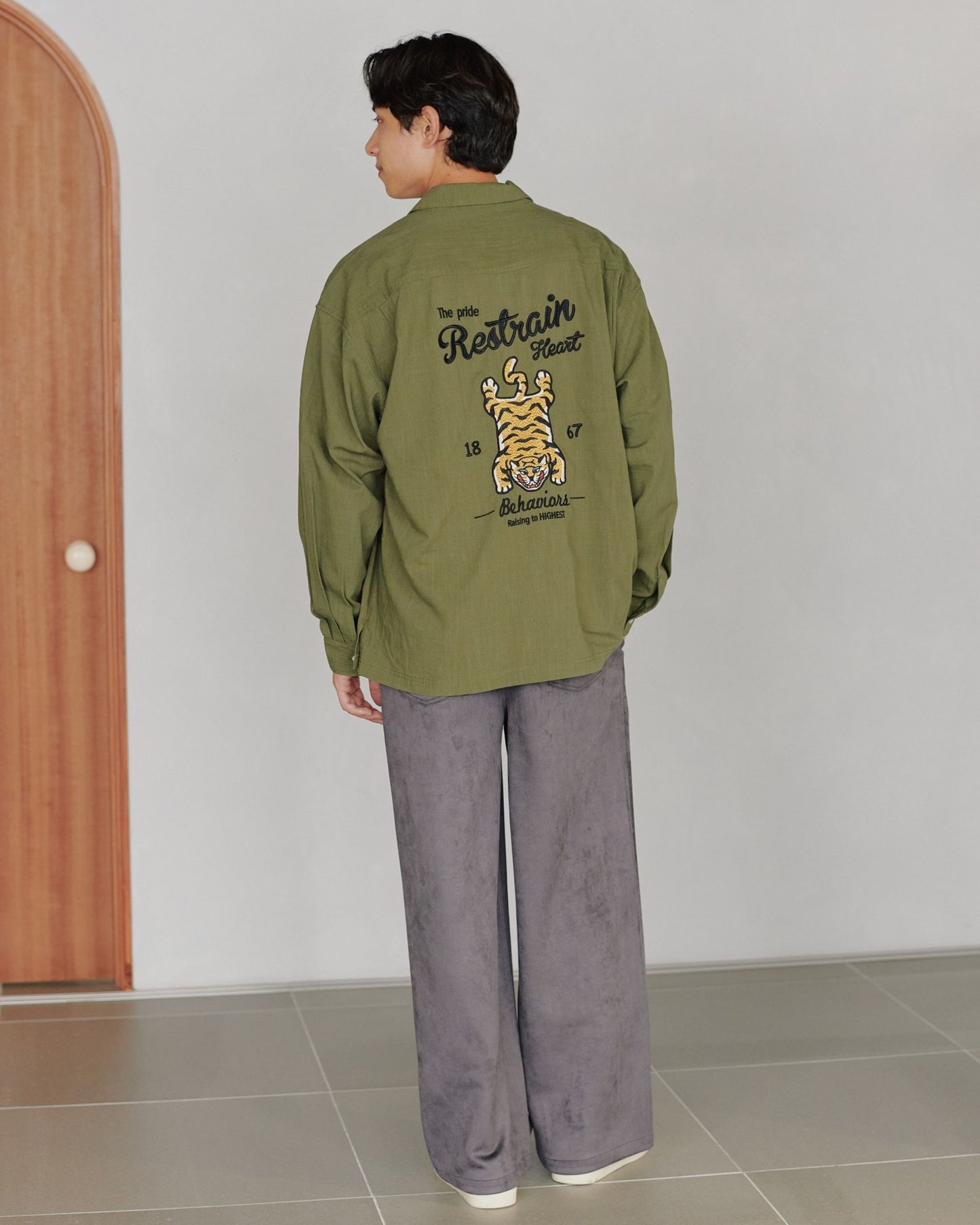 リネンライクシャツ　タイガー柄