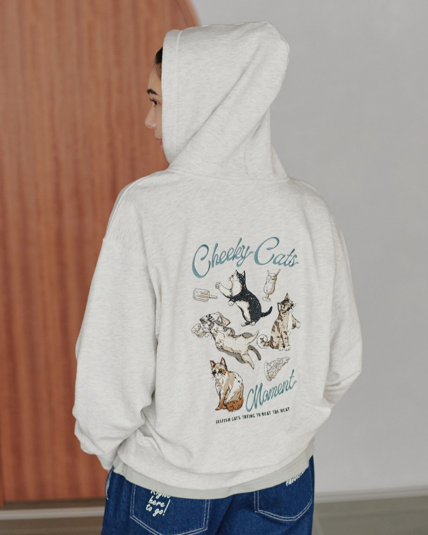 ネコ柄ZIPパーカー