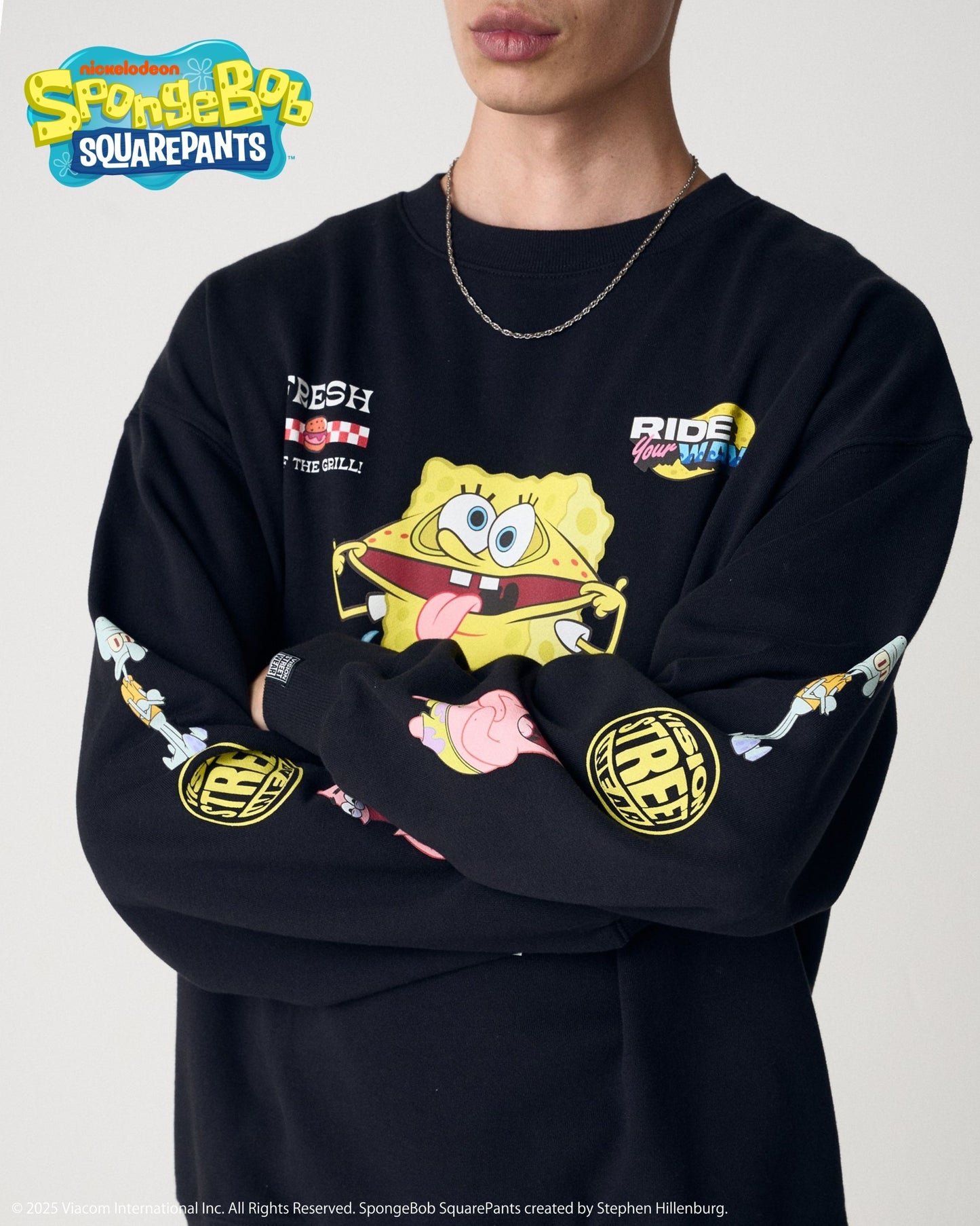 【スポンジ・ボブコラボ】Racing Sweatshirt / 袖プリントコラボスウェット