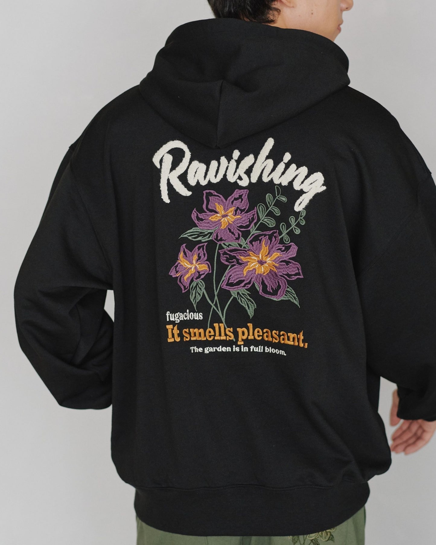 フラワー刺繍パーカー