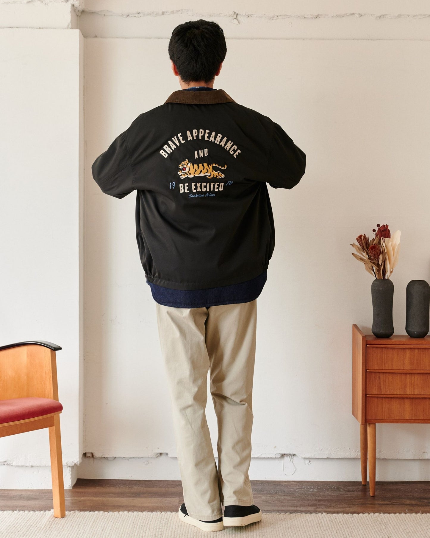 トラ刺繍　襟コーデュロイジャケット