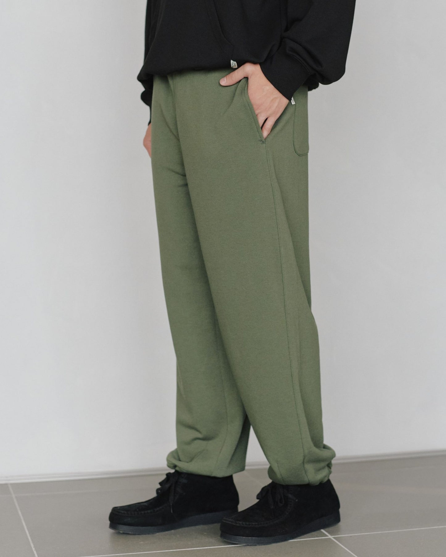 フラワー刺繍スウェットパンツ