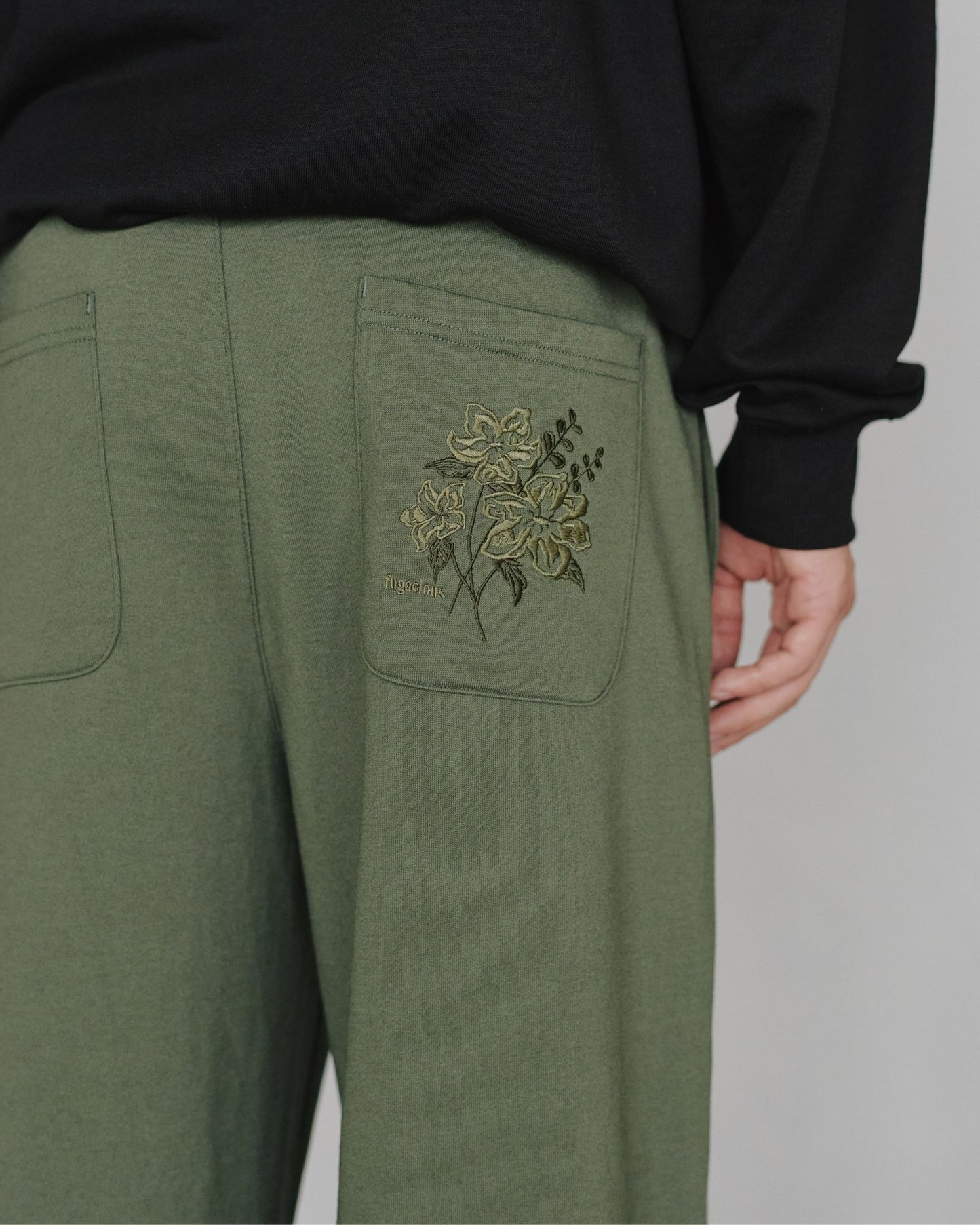 フラワー刺繍スウェットパンツ
