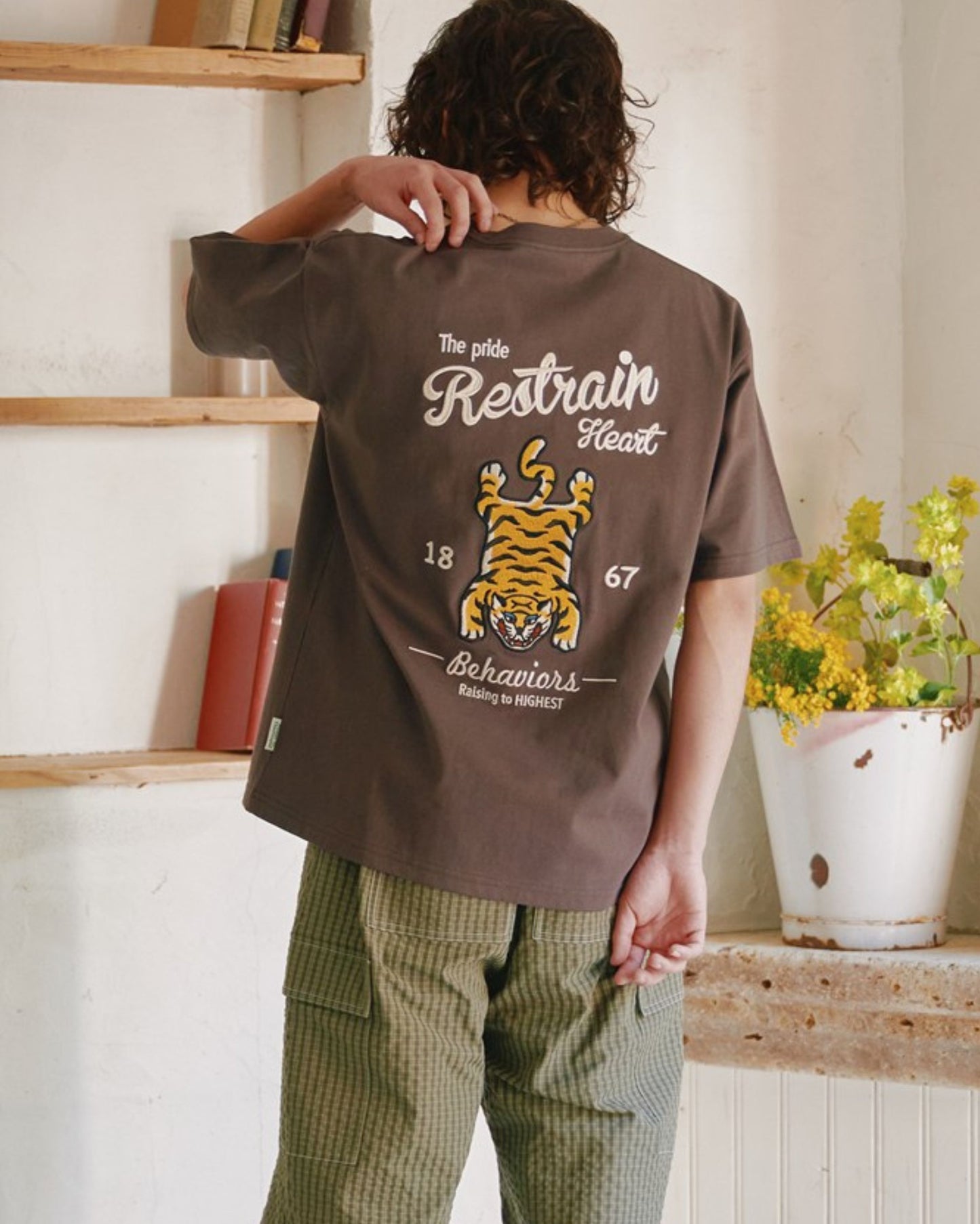 チベタンタイガーラグ刺繍T