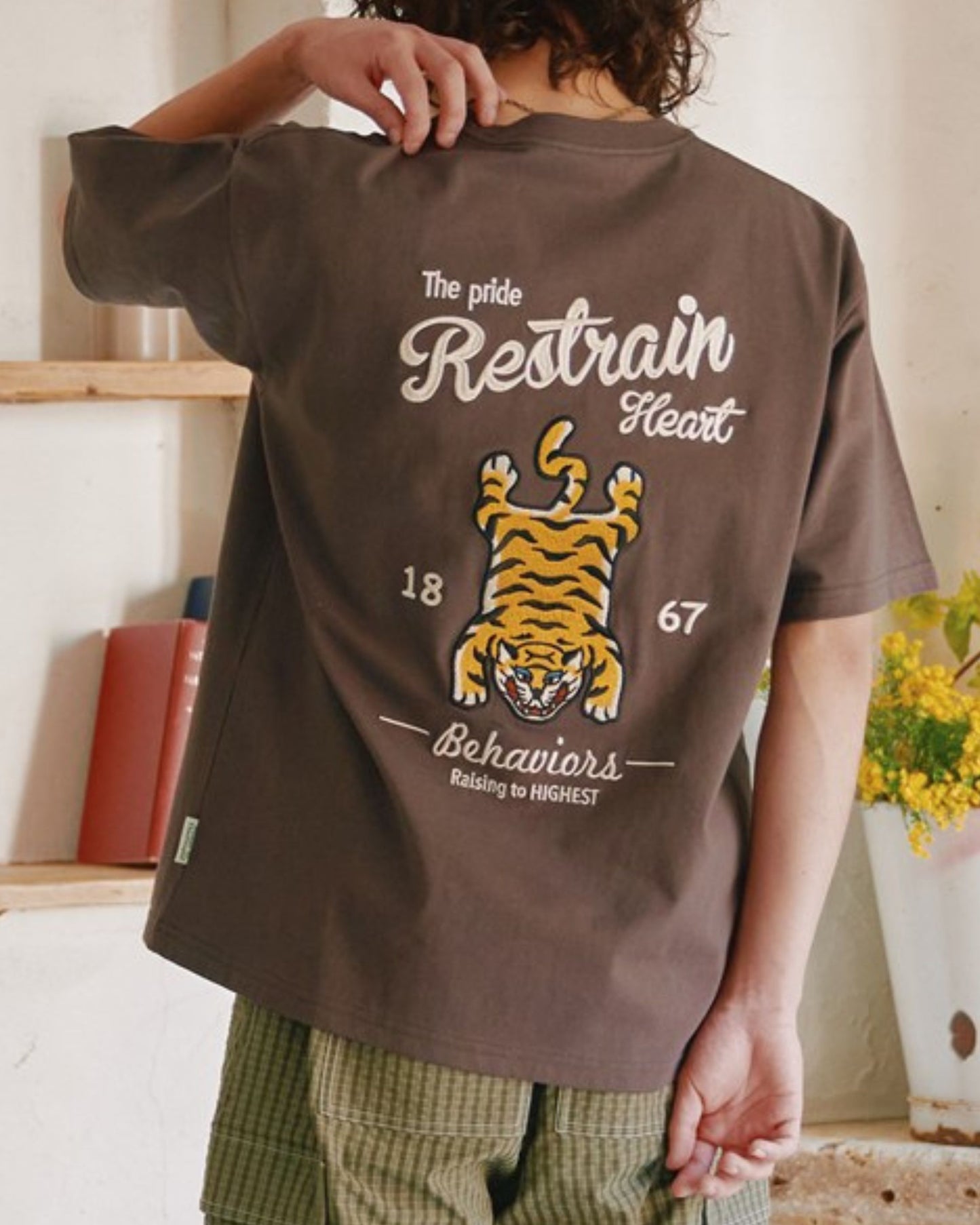 チベタンタイガーラグ刺繍T