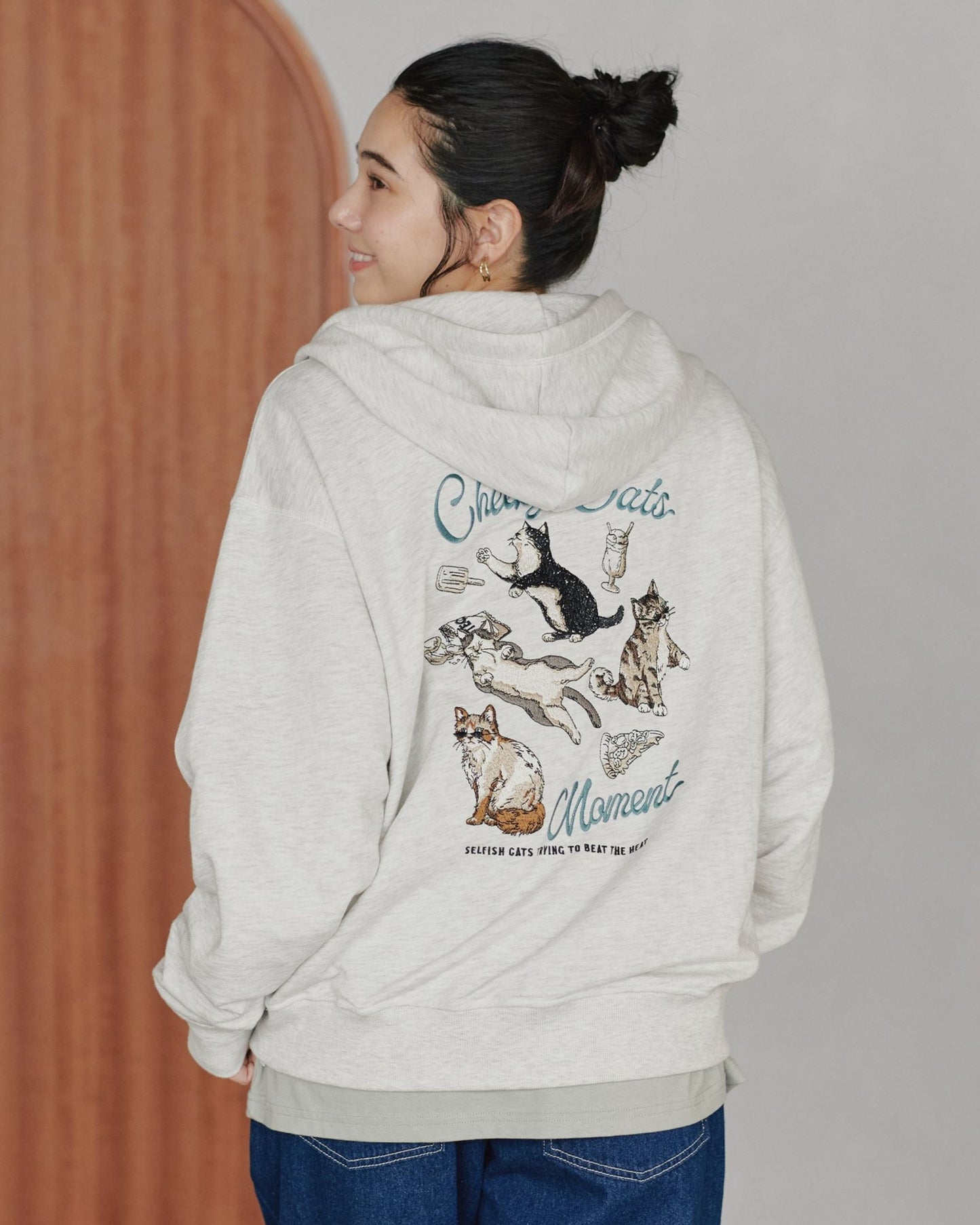 ネコ柄ZIPパーカー