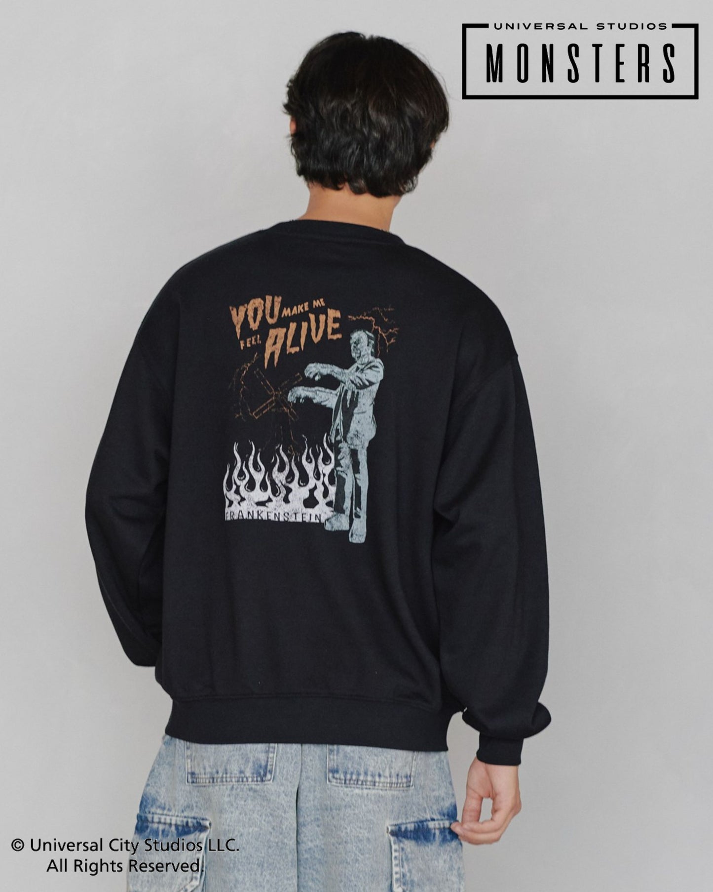 【UNIVERSAL MONSTERS】ポスターイラストスウェット　フランケンシュタイン柄