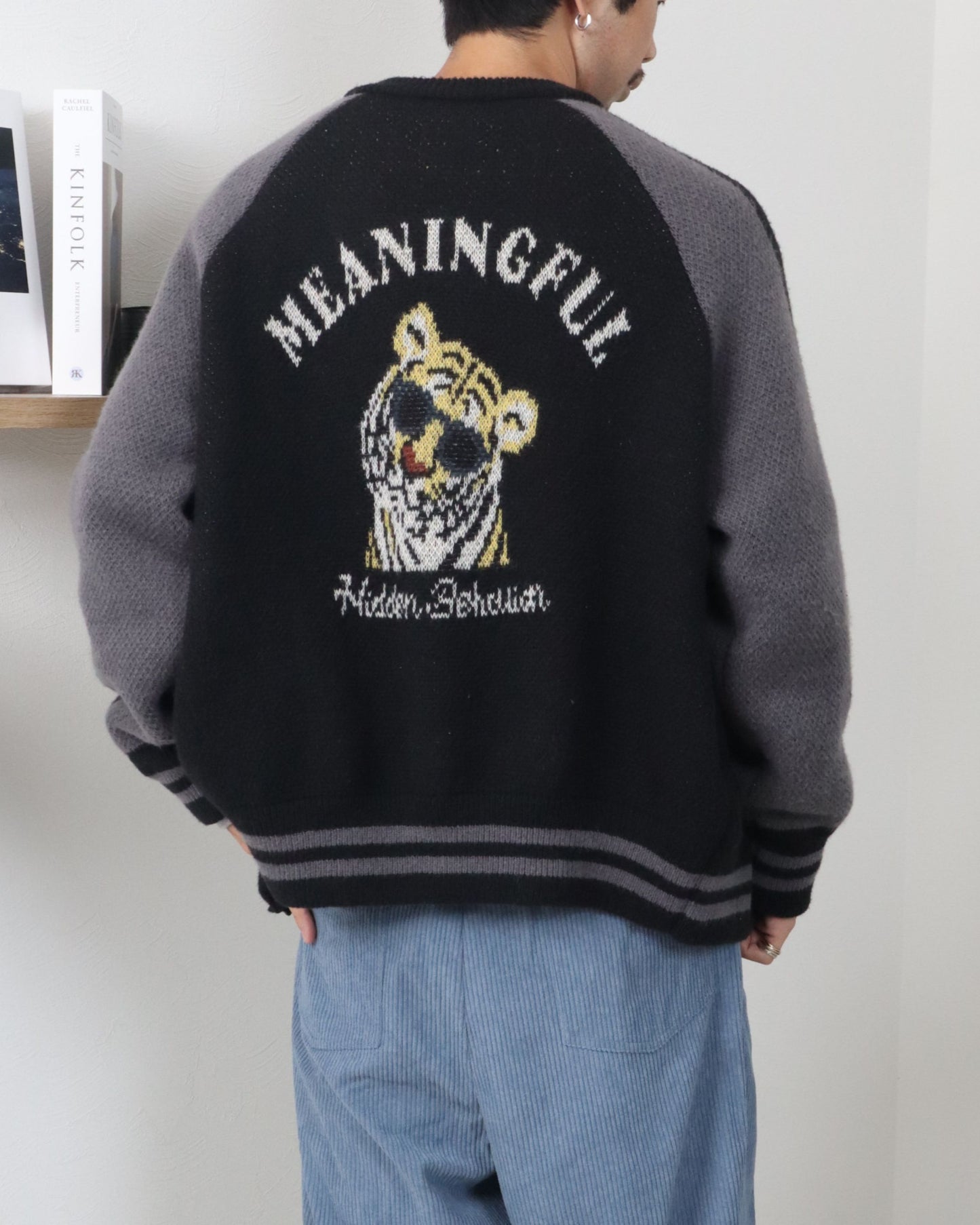 トラ　スーベニアニットスタジャン