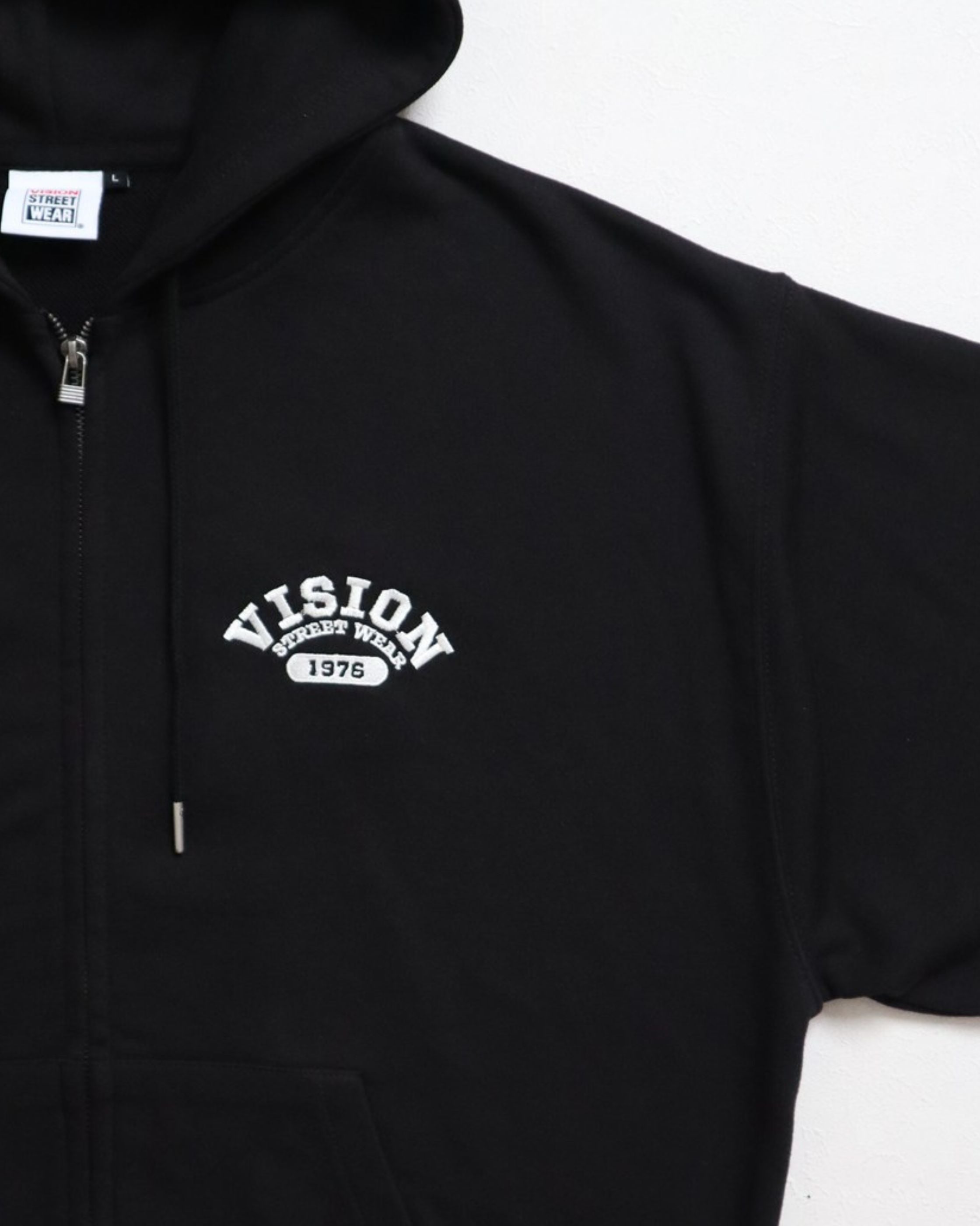 VISION STREET WEAR】College Logo ZIP Hoodie / カレッジ刺繍パーカー