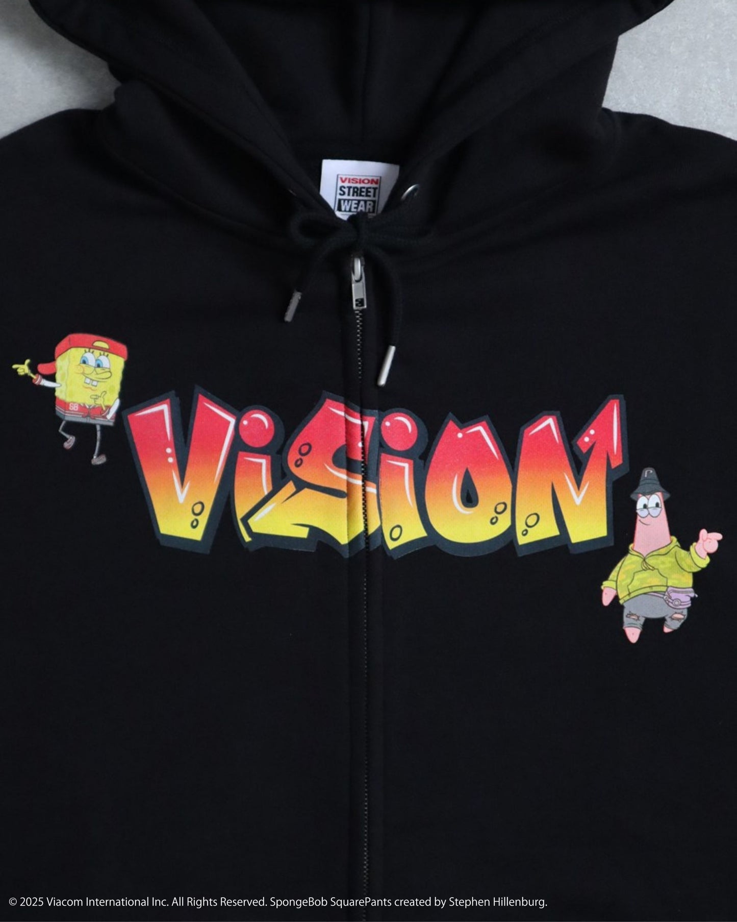 【スポンジ・ボブコラボ】 Logo ZIP PK / ストリートグラフィックZIPパーカー
