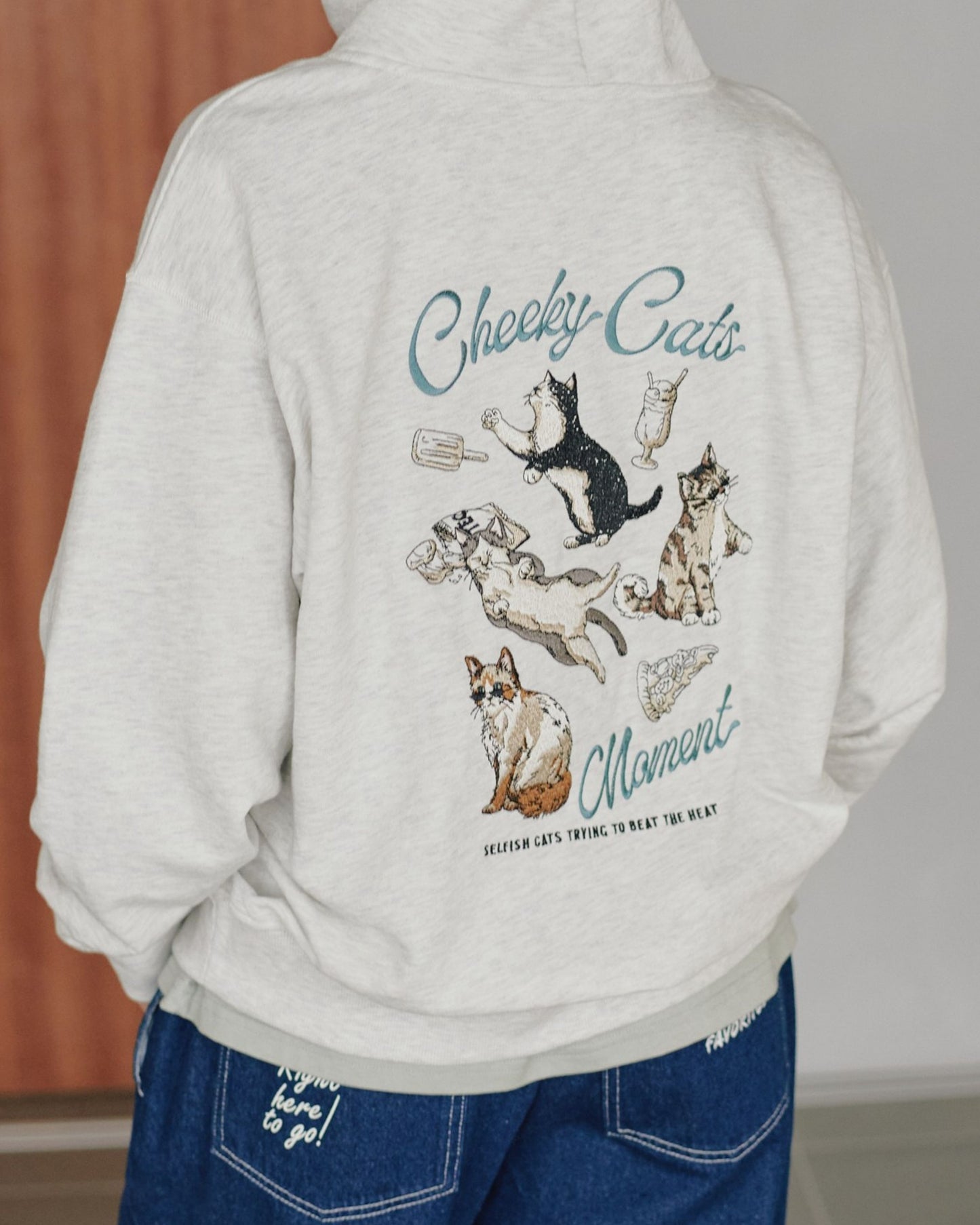 ネコ柄ZIPパーカー