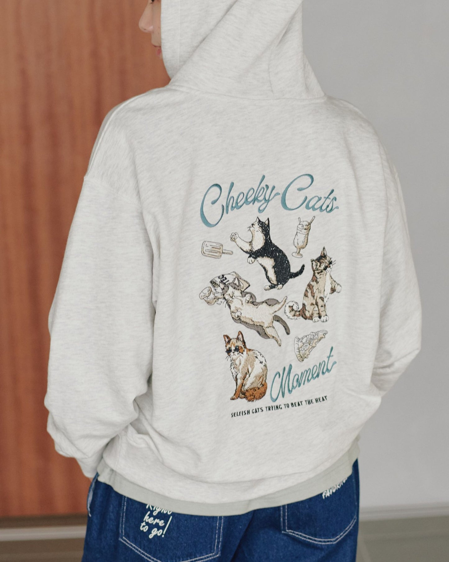 ネコ柄ZIPパーカー