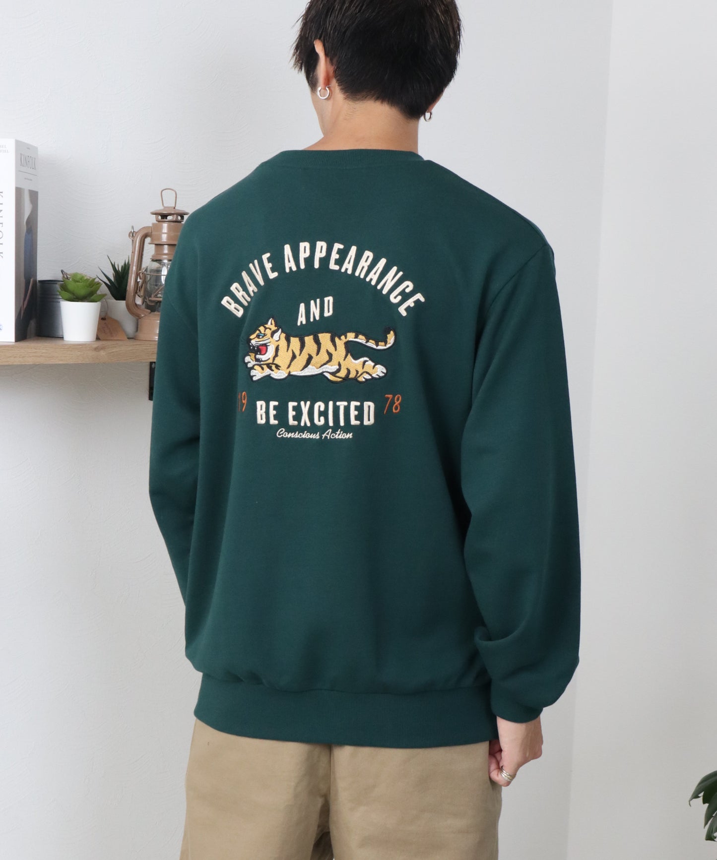 アーチロゴトラ刺繍スウェット