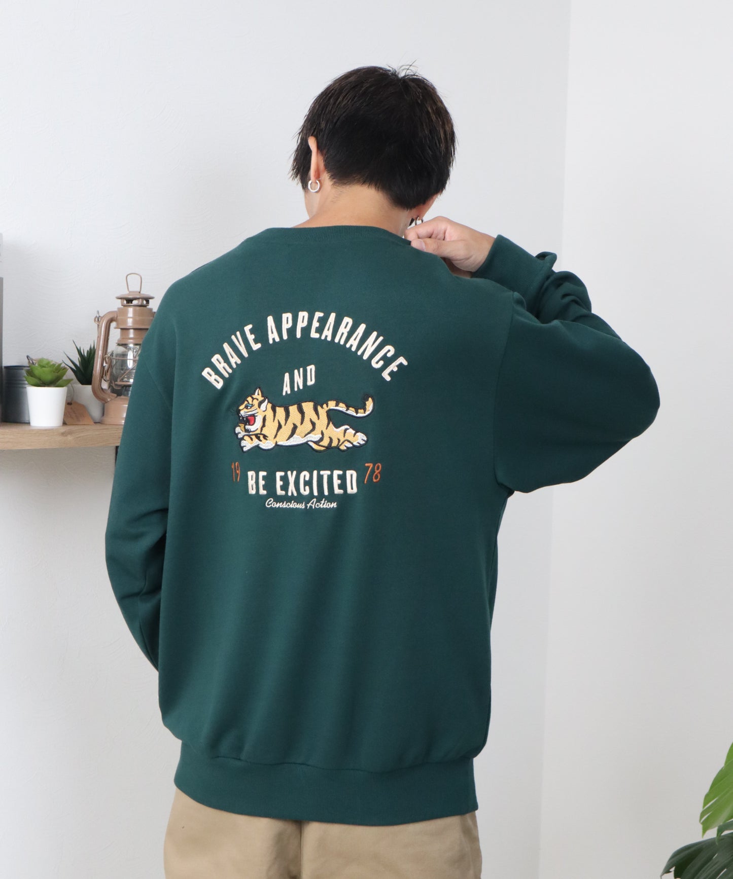 アーチロゴトラ刺繍スウェット