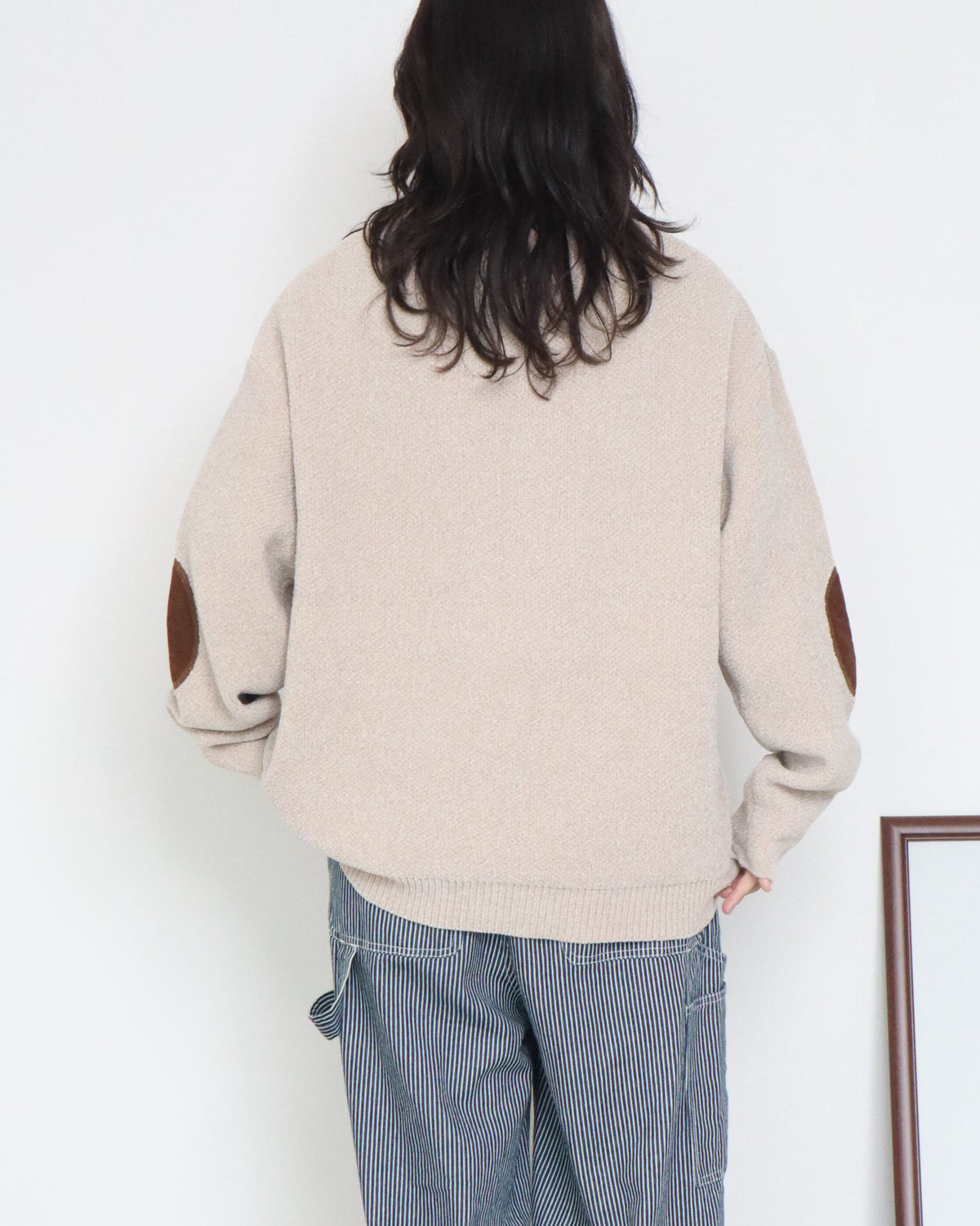 エルボーパッチ　ジャガードロゴモールニット