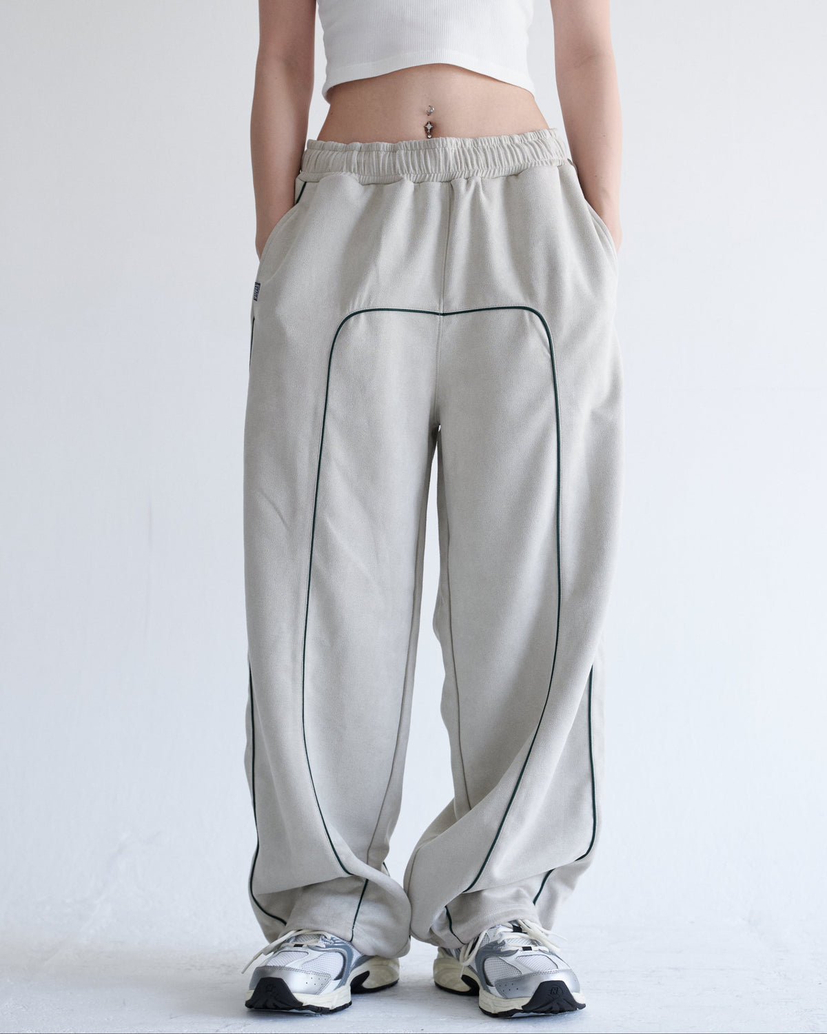 Fake suede piping pants / フェイクスエードパイピングパンツ