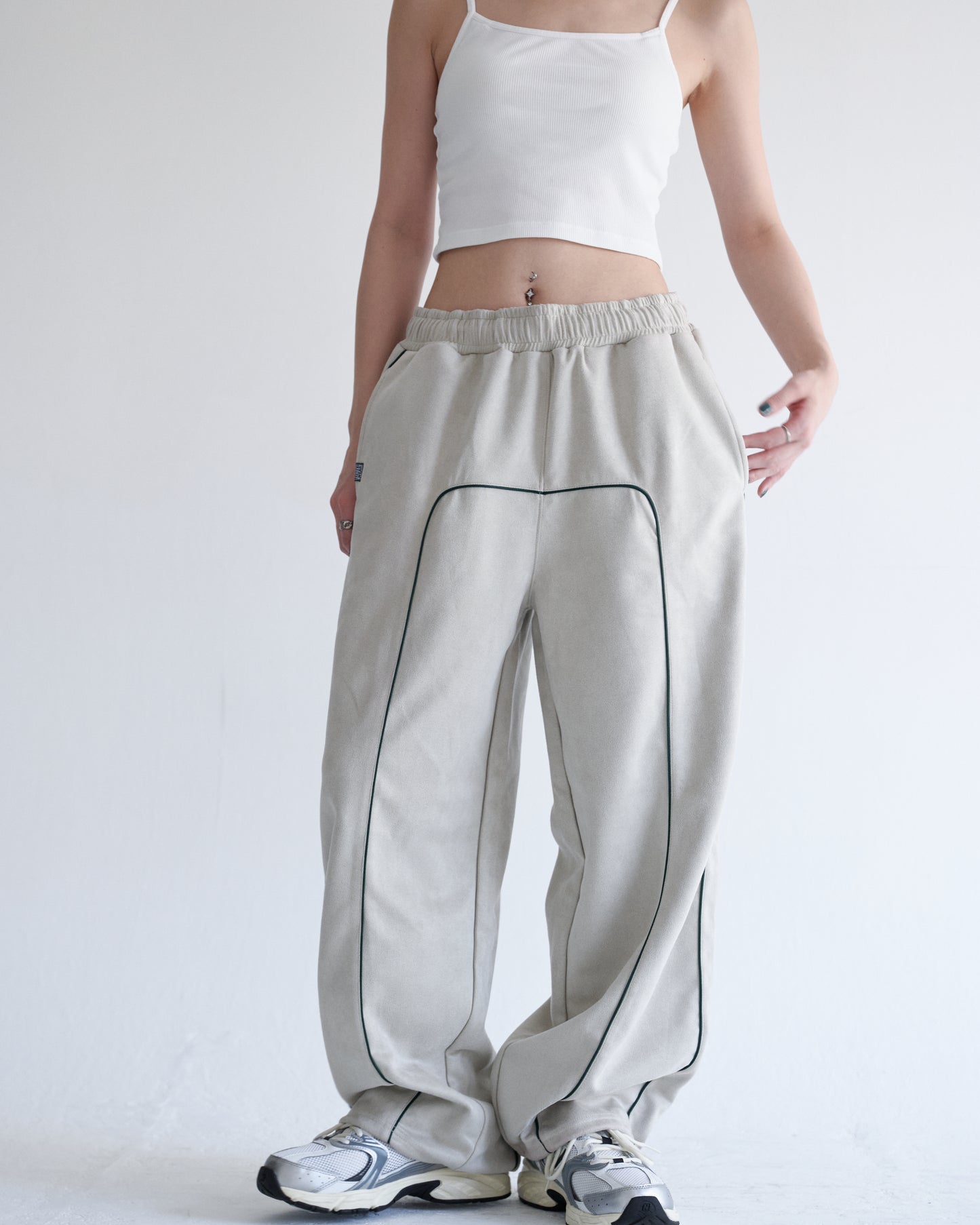 Fake suede piping pants / フェイクスエードパイピングパンツ