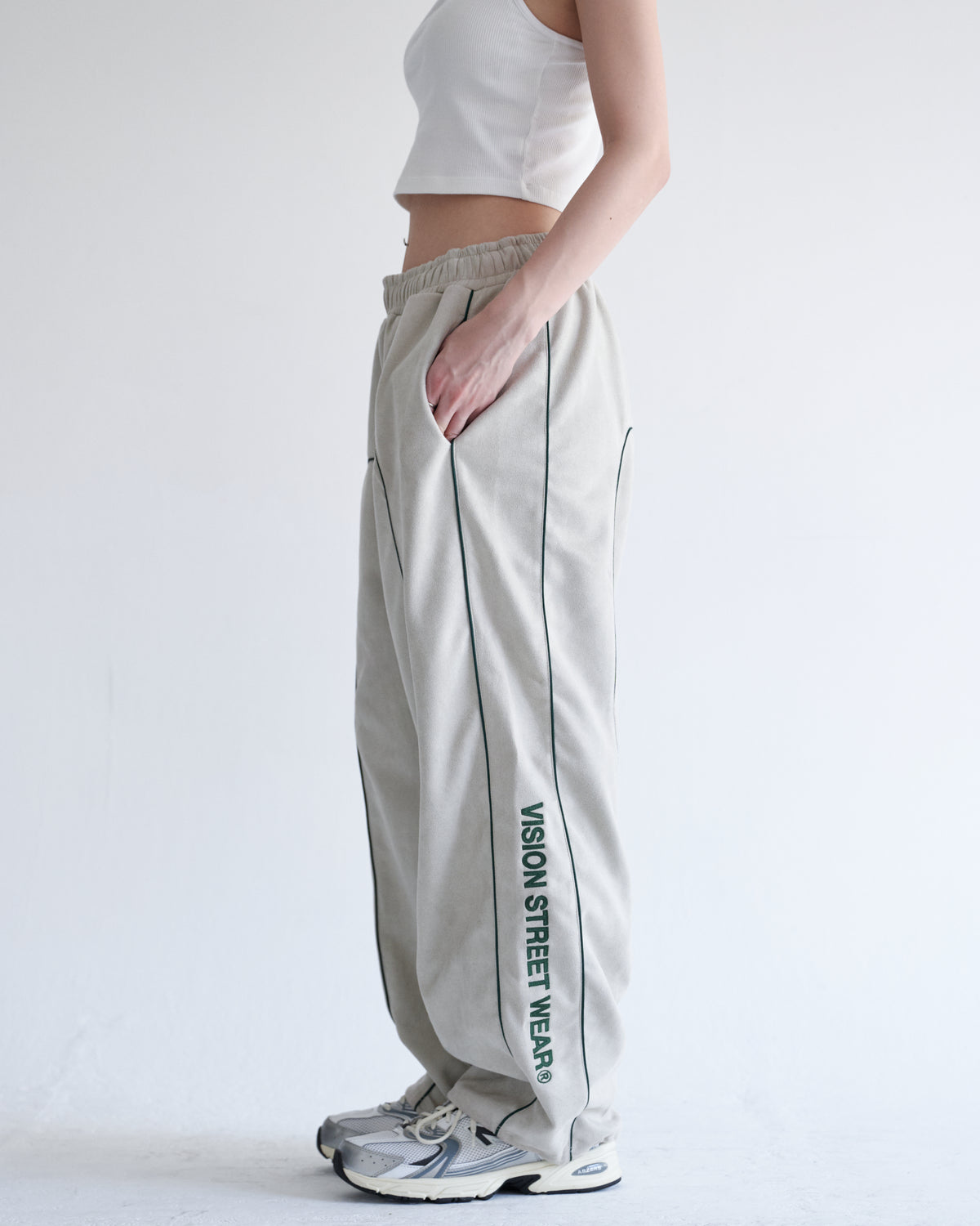 Fake suede piping pants / フェイクスエードパイピングパンツ