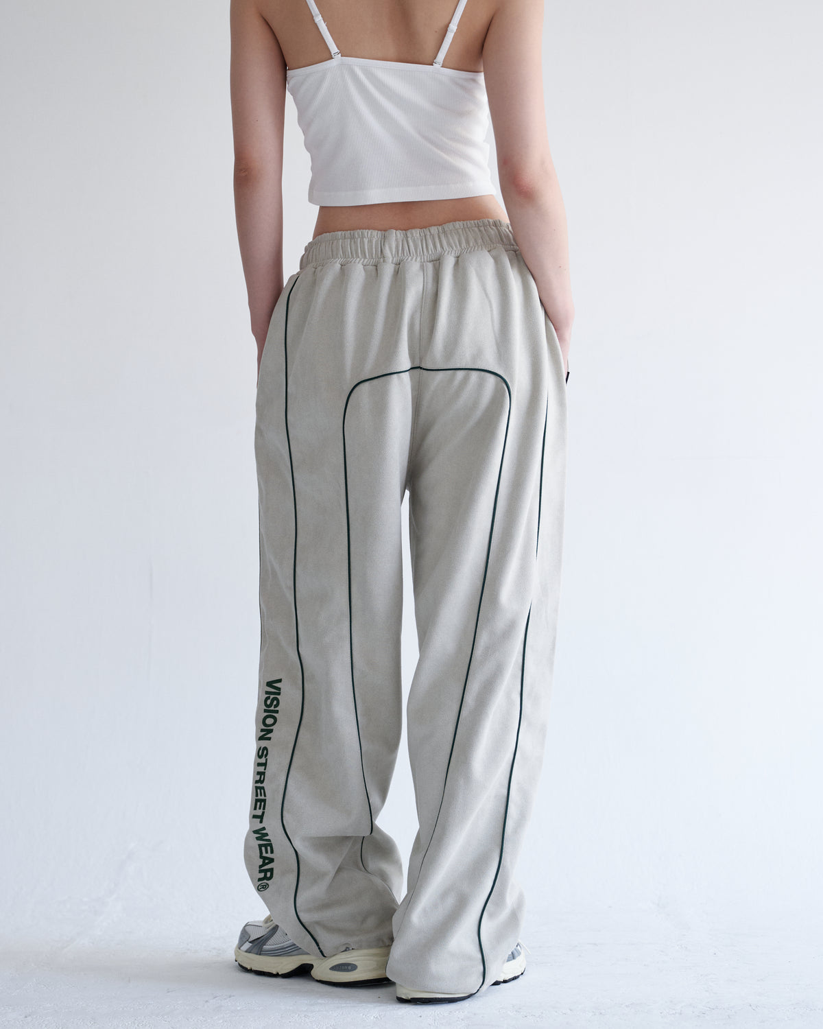 Fake suede piping pants / フェイクスエードパイピングパンツ