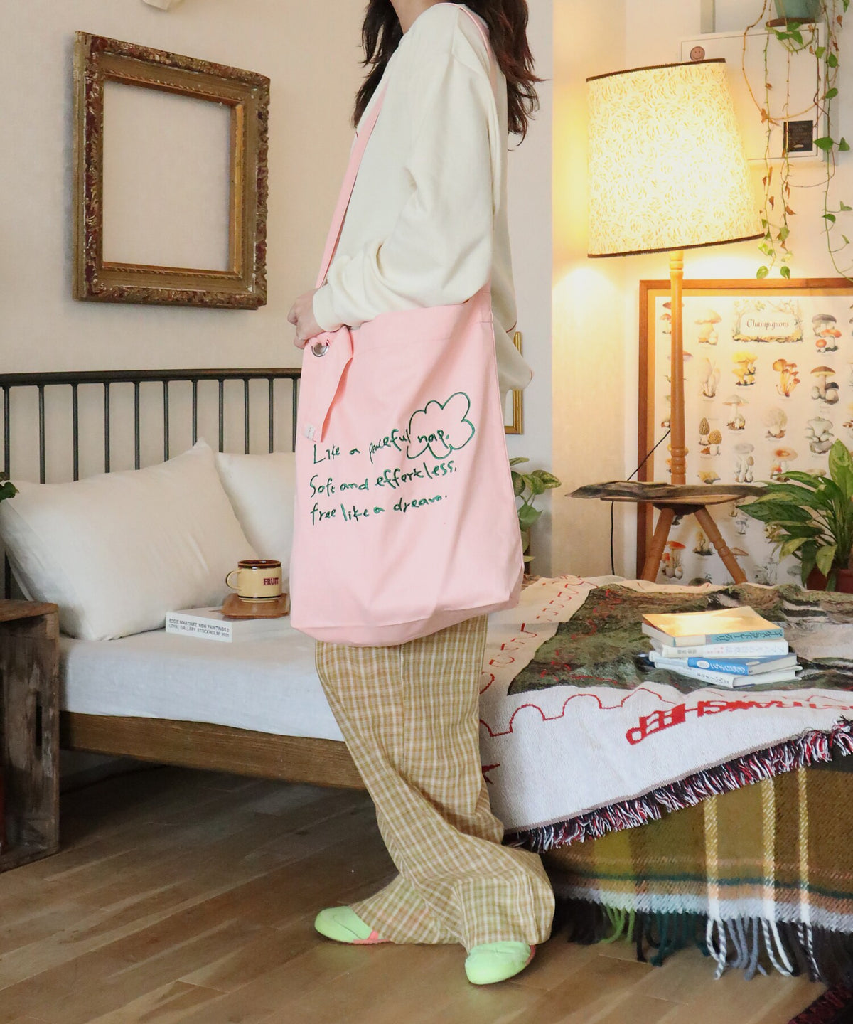 マルチウェイ刺繍ショルダーバッグ