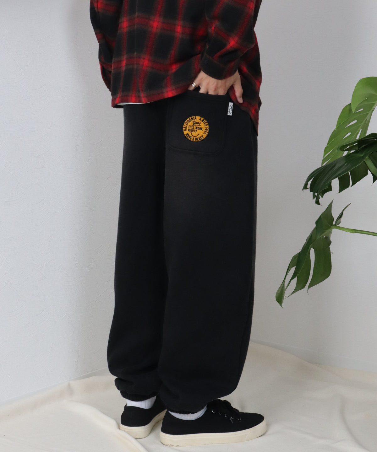 【裏起毛】ワッペン刺繍スウェットパンツ