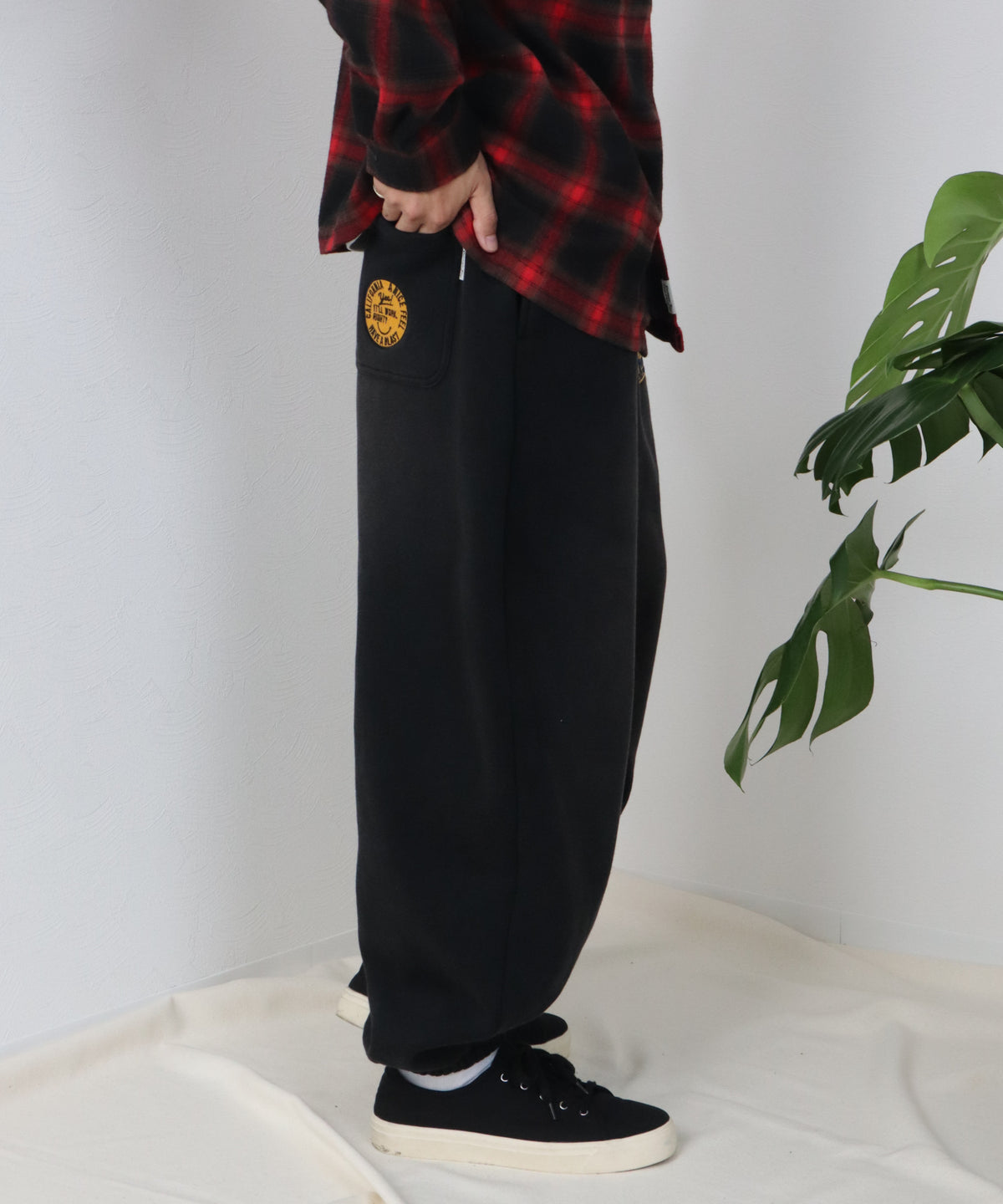 【裏起毛】ワッペン刺繍スウェットパンツ
