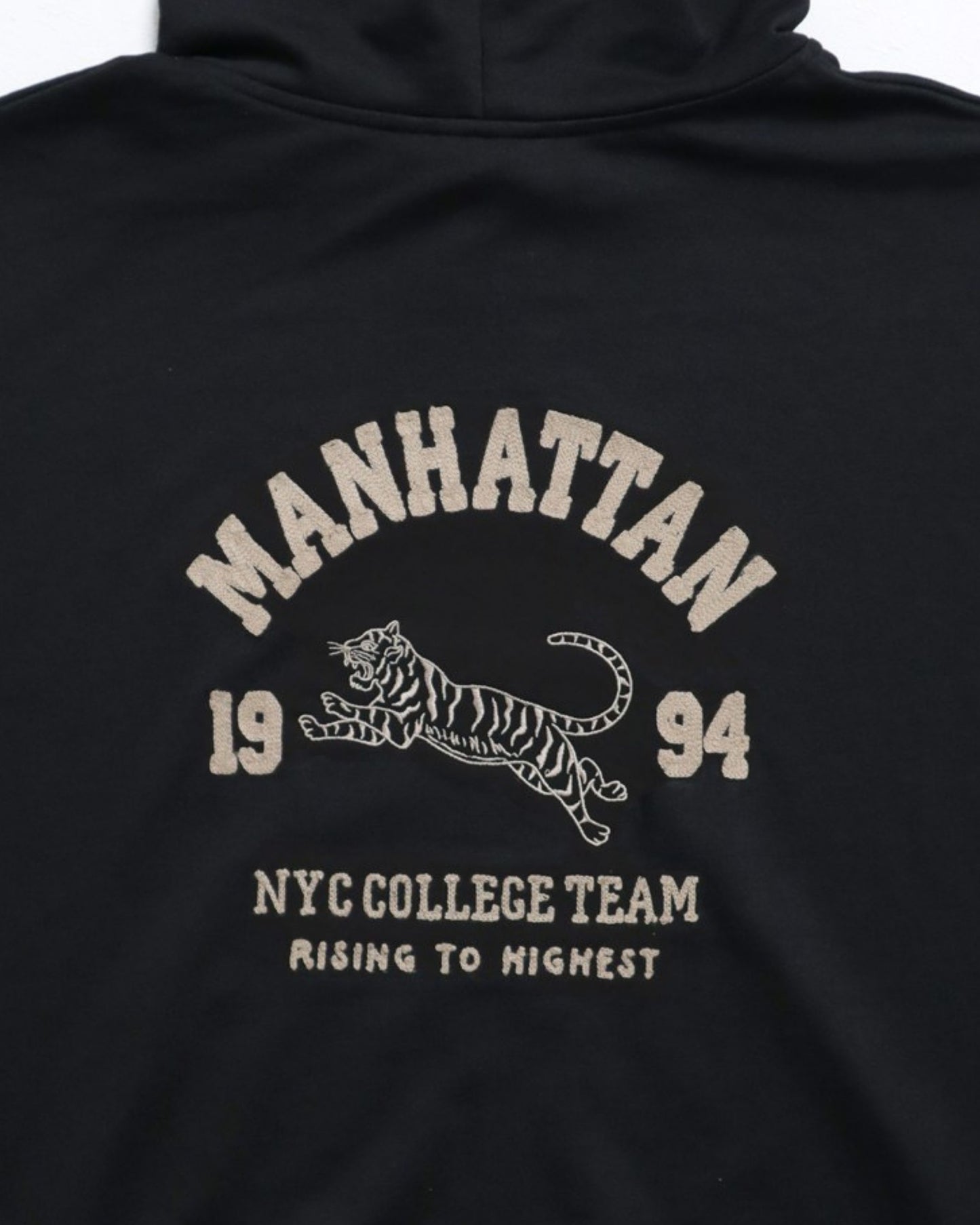 タイガーロゴZIPパーカー