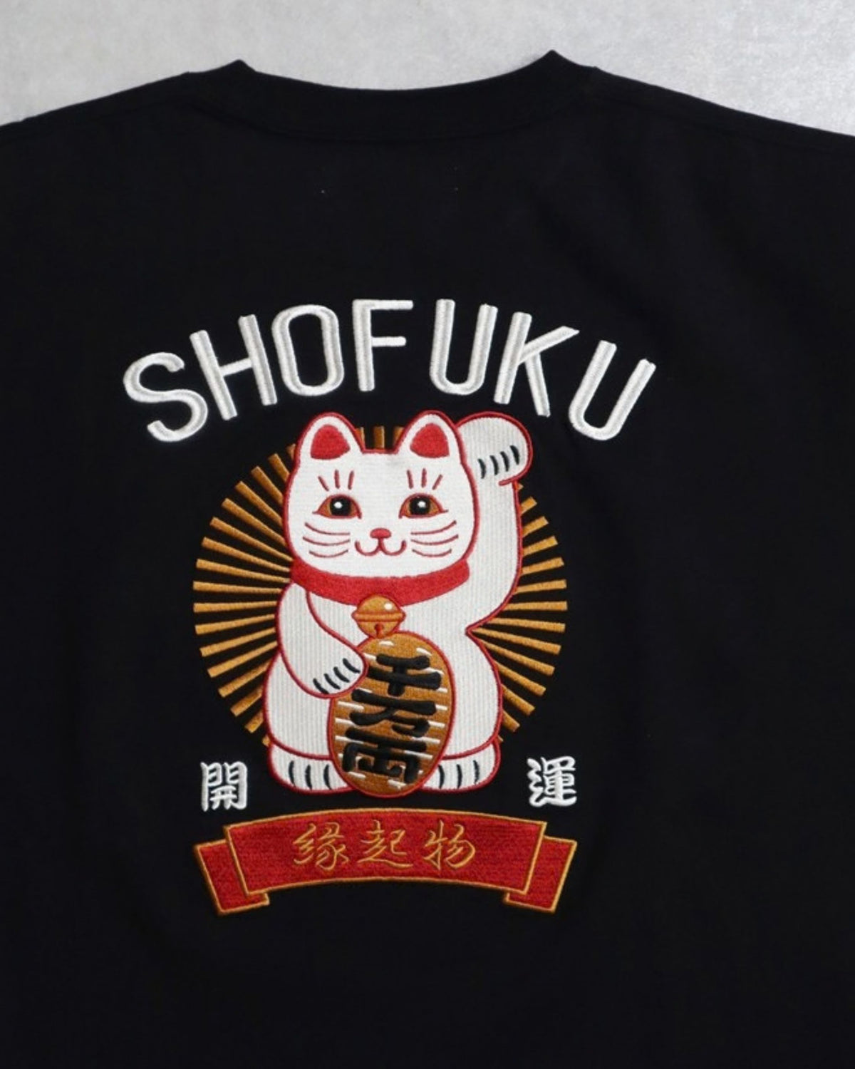 【Japan Series】MANEKINEKO Tee / 招き猫　刺繍Tシャツ