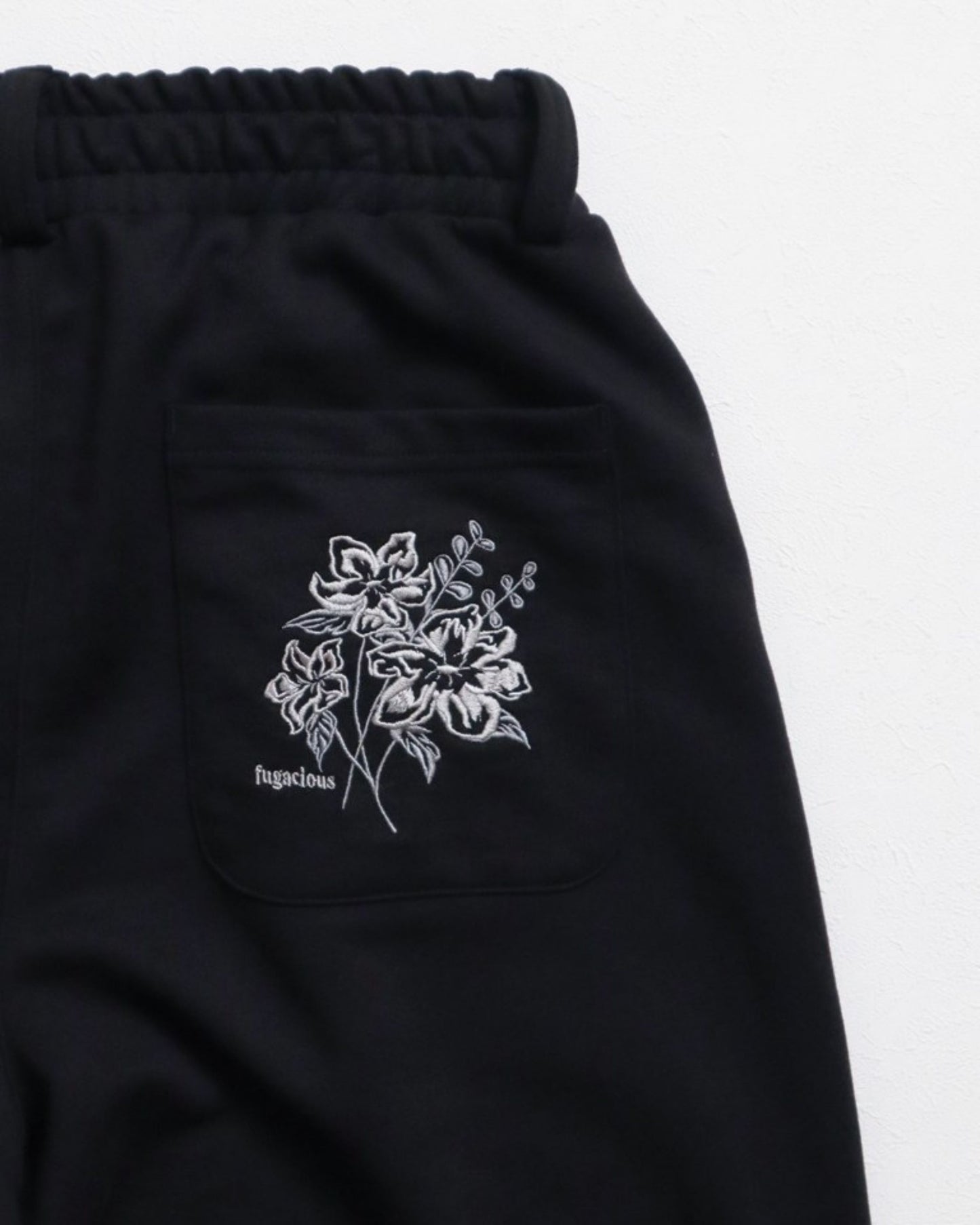 フラワー刺繍スウェットパンツ