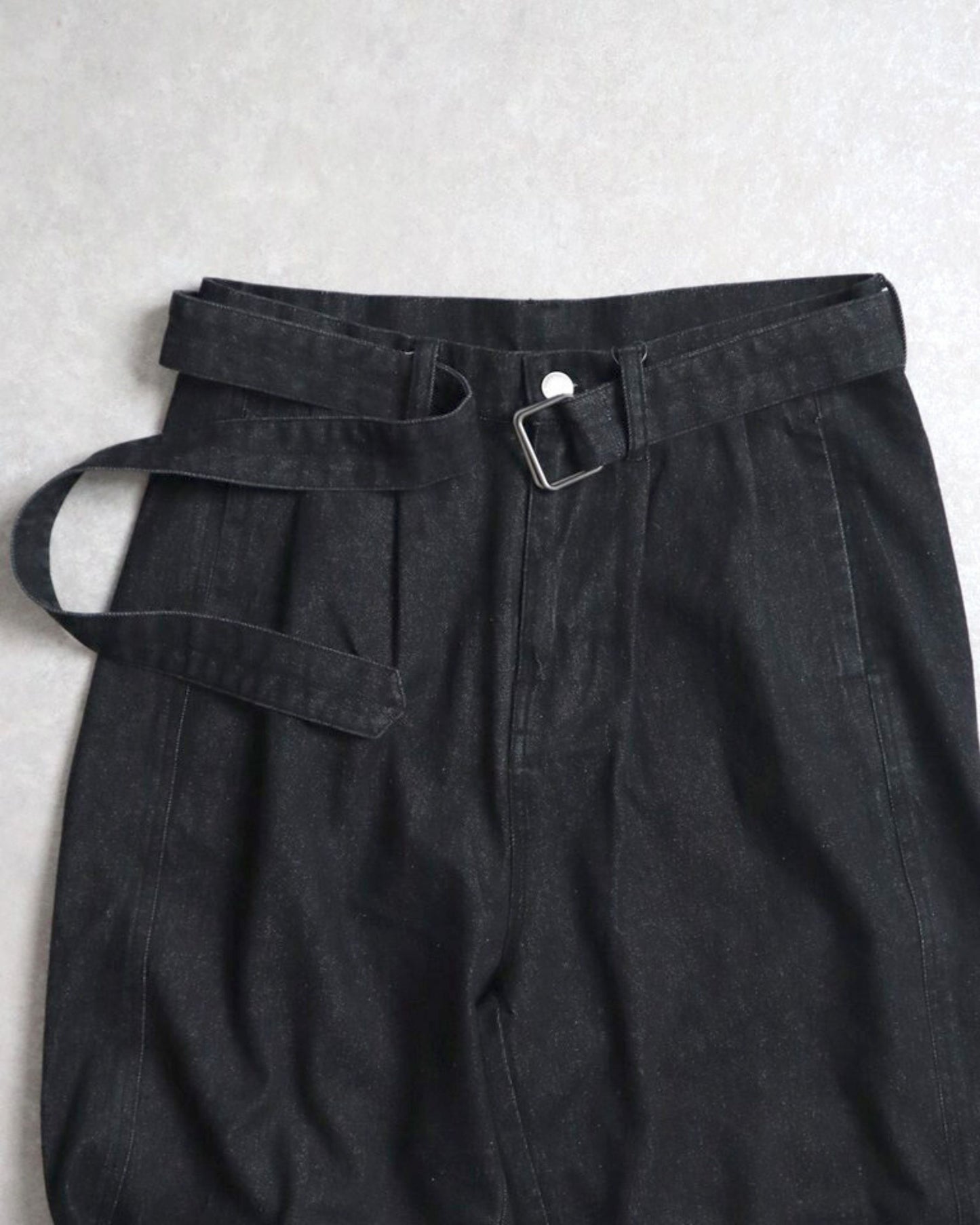 ベルト付きワイドデニムパンツ