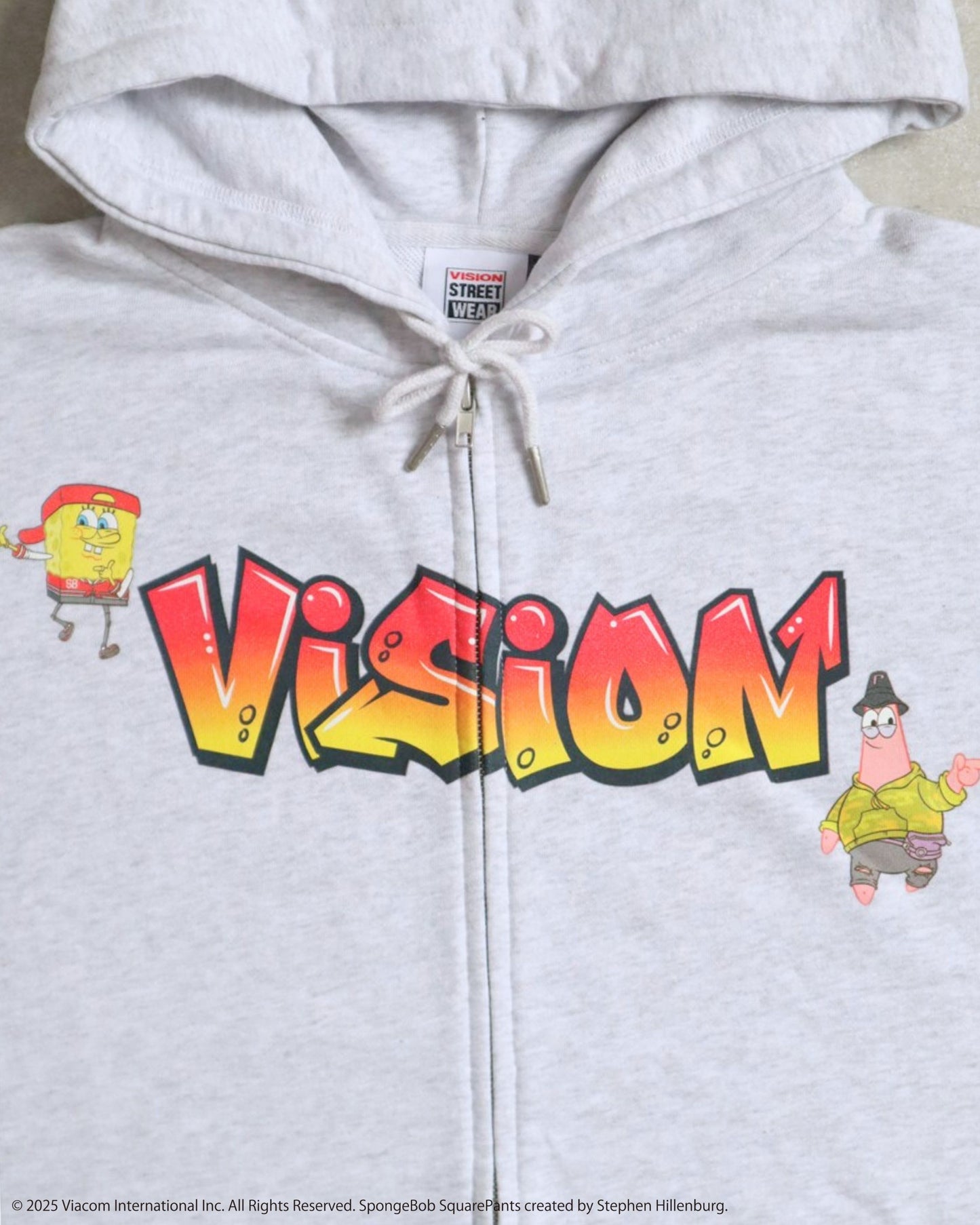 【スポンジ・ボブコラボ】 Logo ZIP PK / ストリートグラフィックZIPパーカー