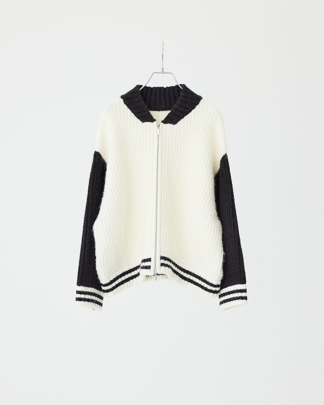 【LOILE】Knit stadium jumper