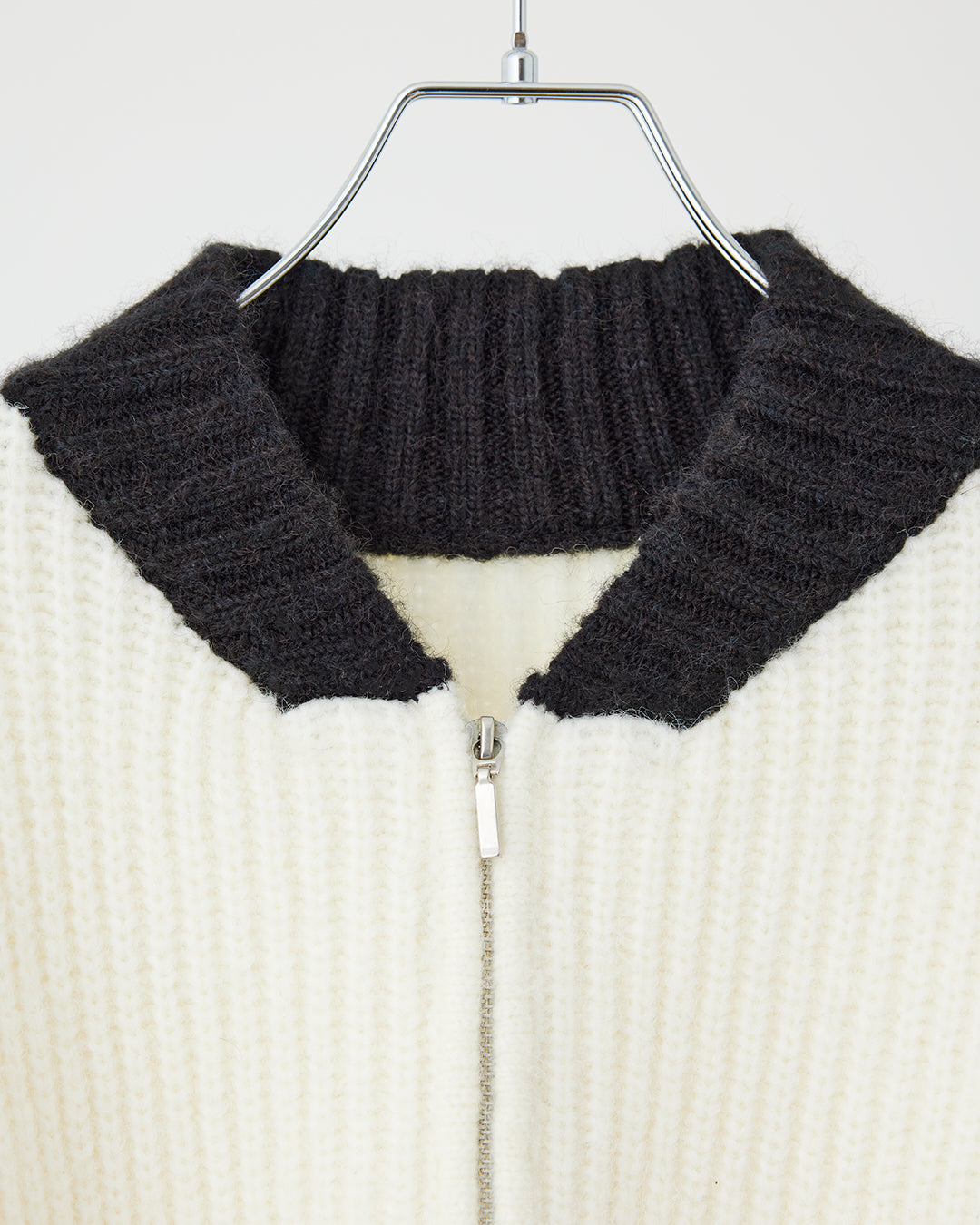 【LOILE】Knit stadium jumper