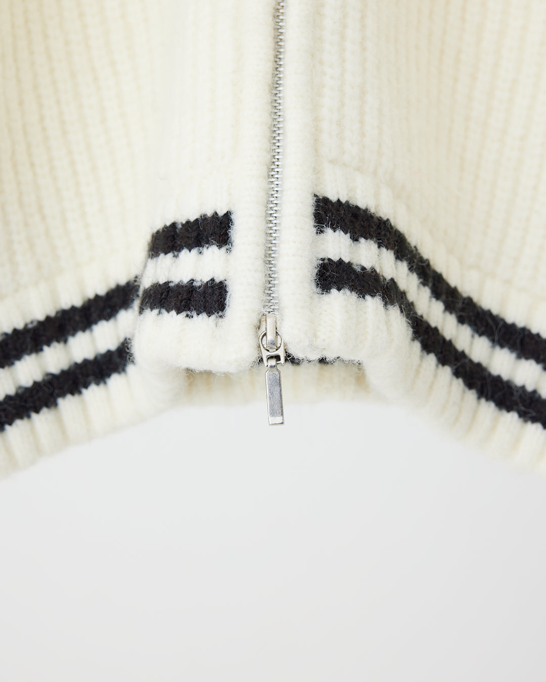 【LOILE】Knit stadium jumper