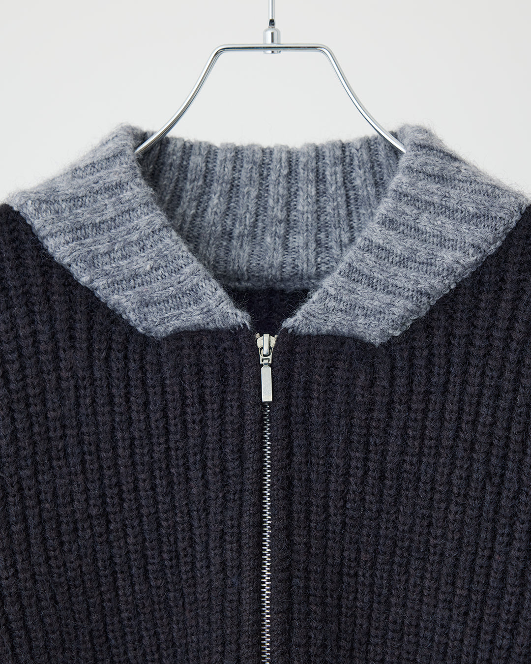 【LOILE】Knit stadium jumper